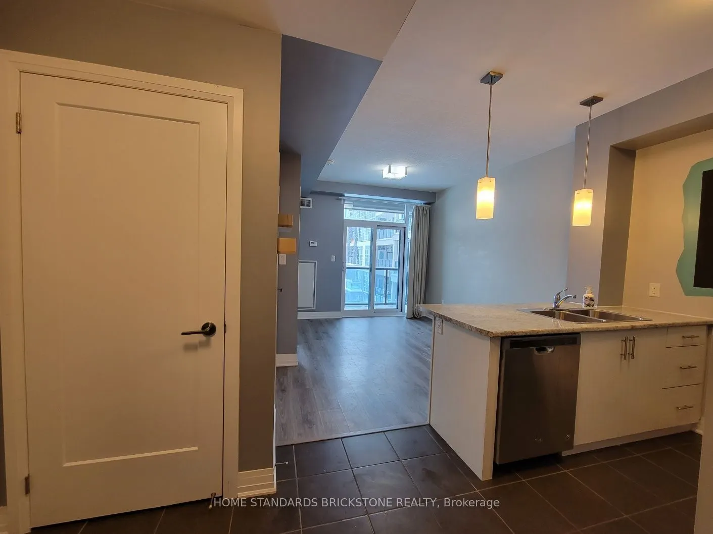 10 Concord Place #323