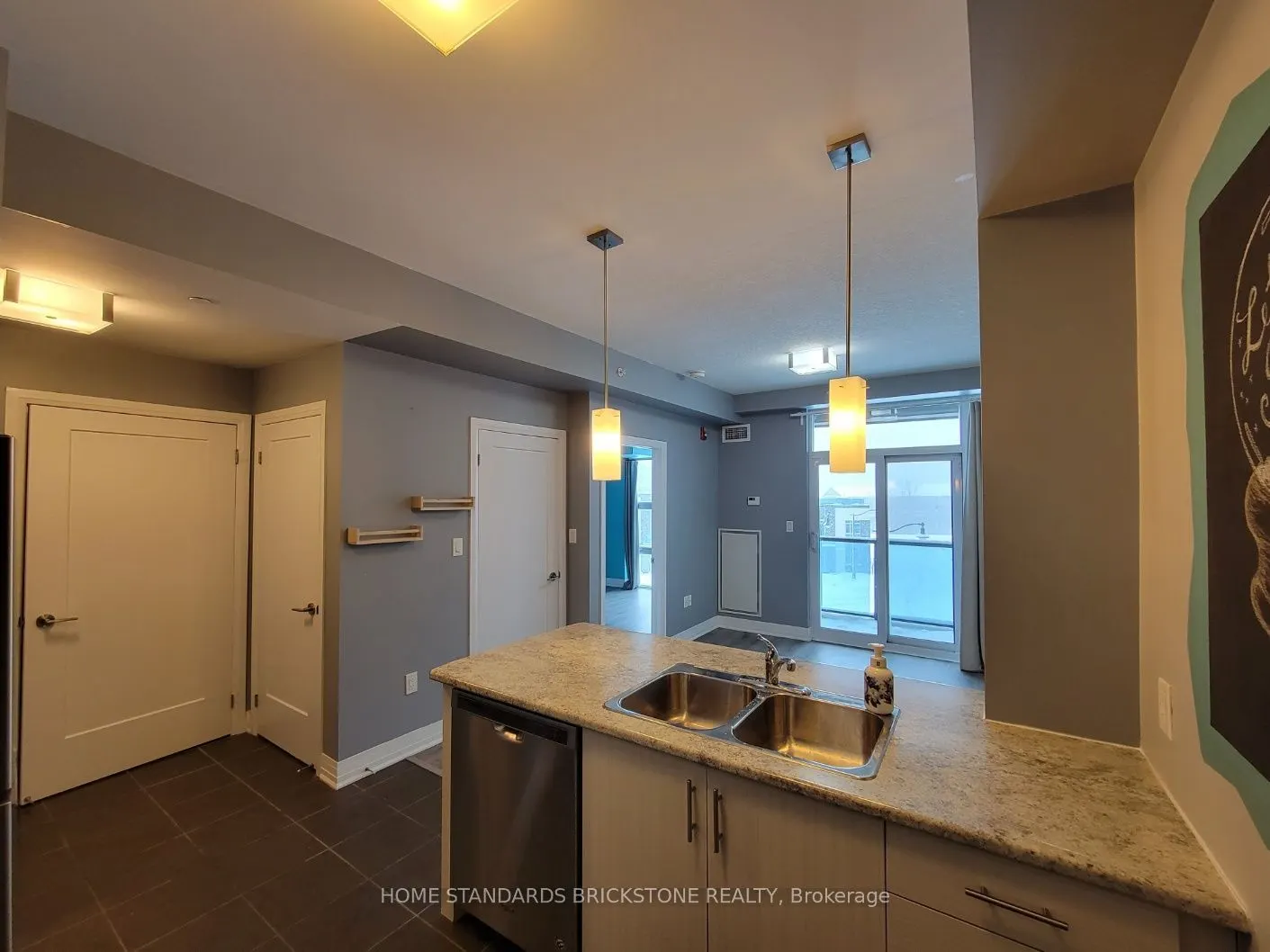 10 Concord Place #323
