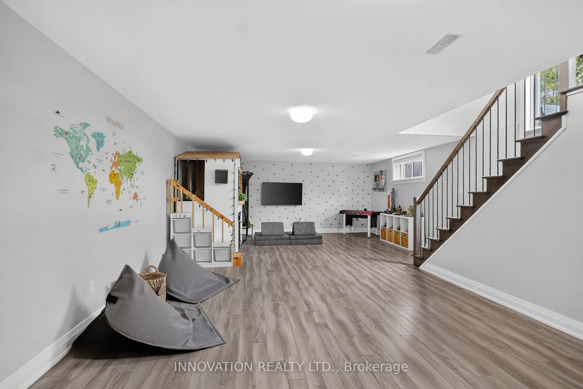 1810 Cedarlakes Way