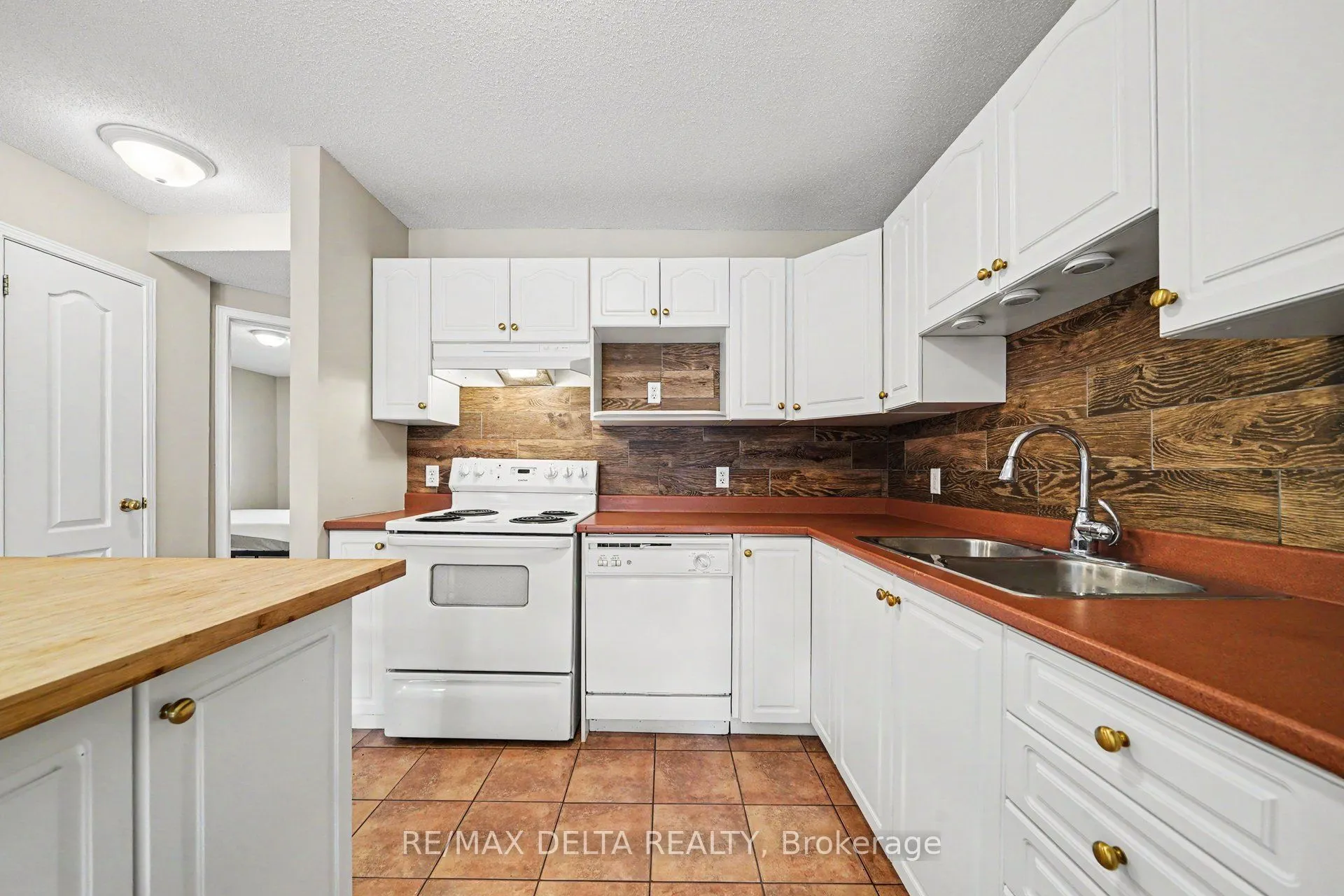 88 Lafleche Boulevard #204