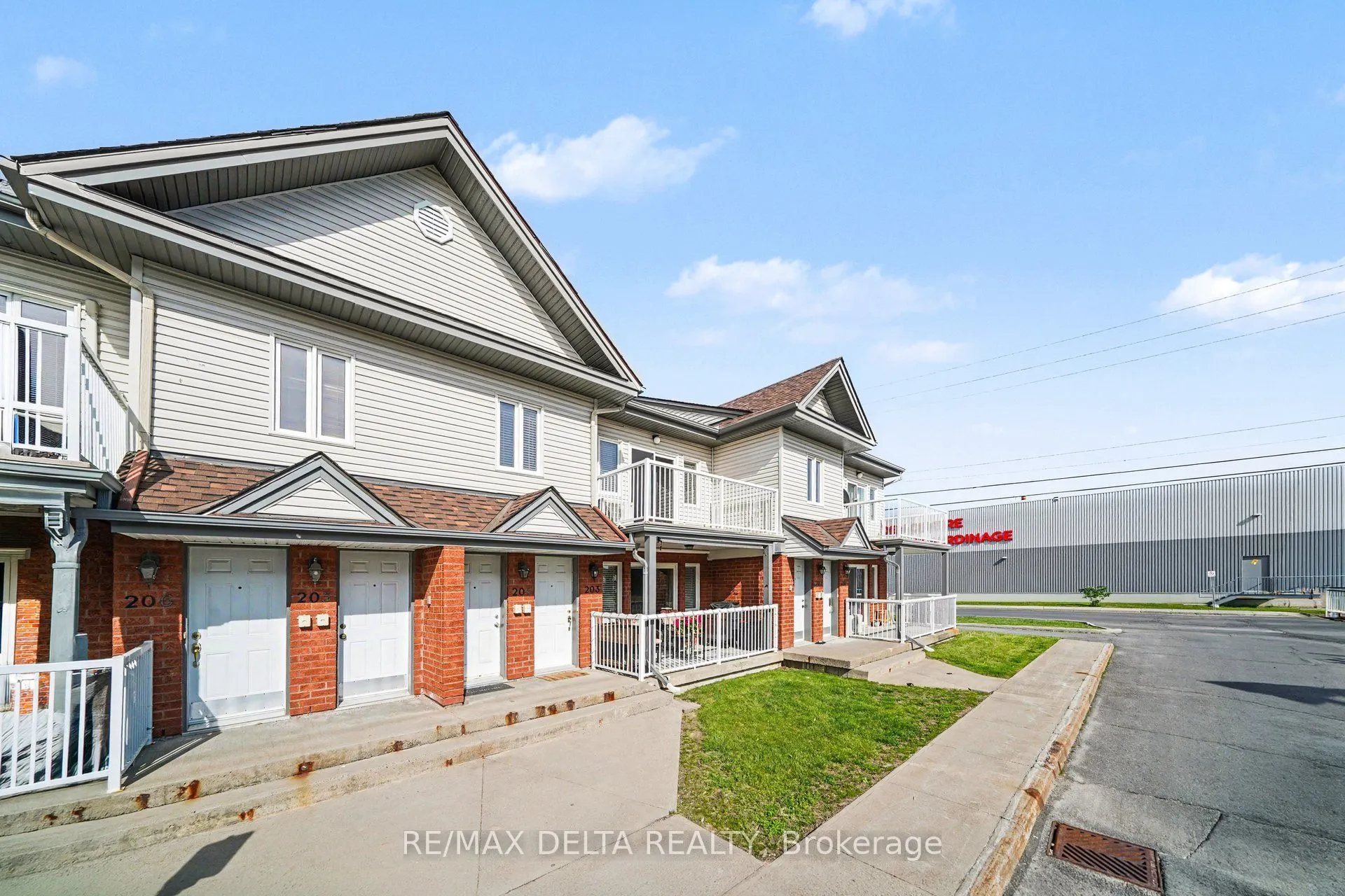 88 Lafleche Boulevard #204