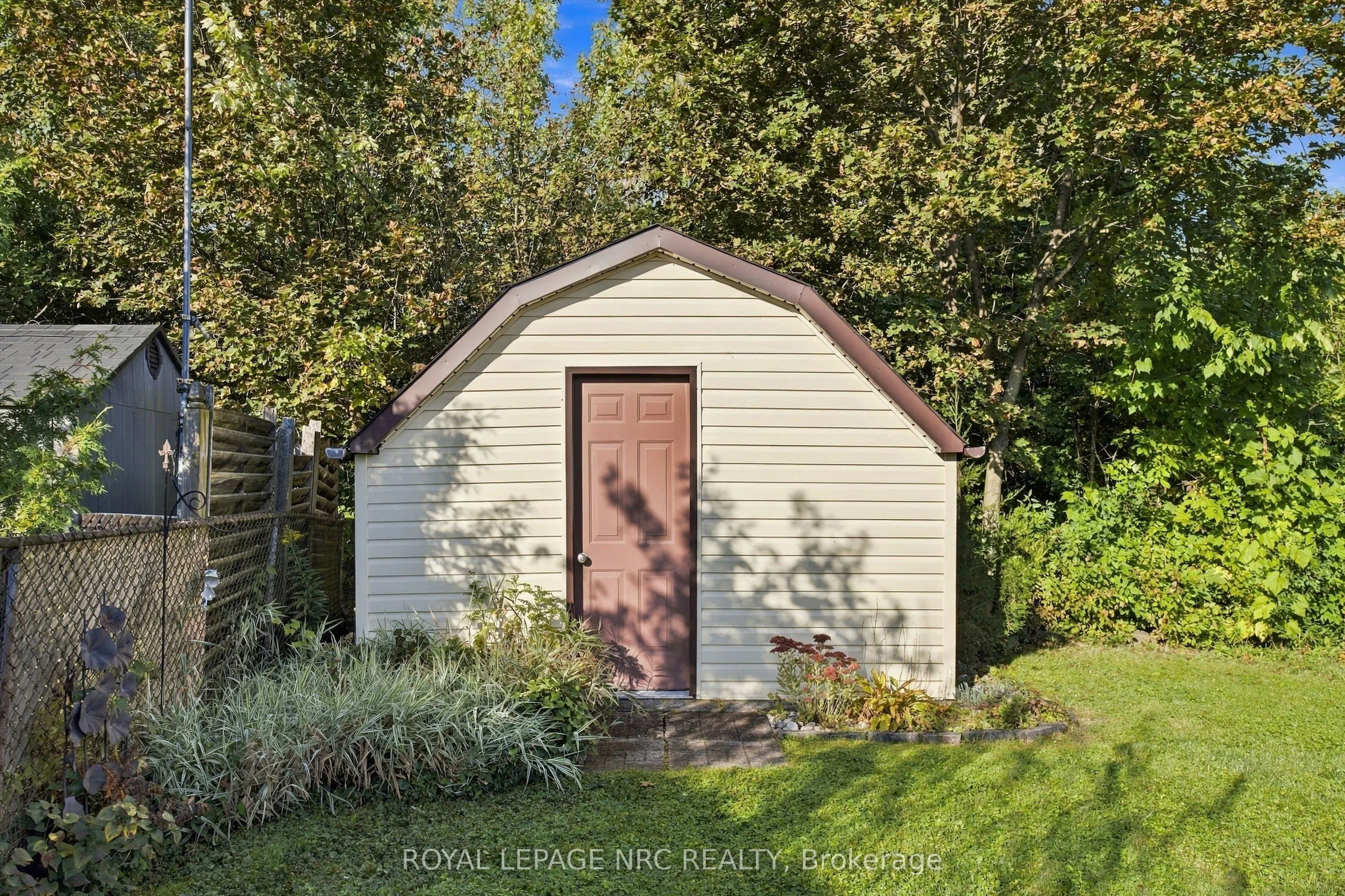 13 Hardwood Grove