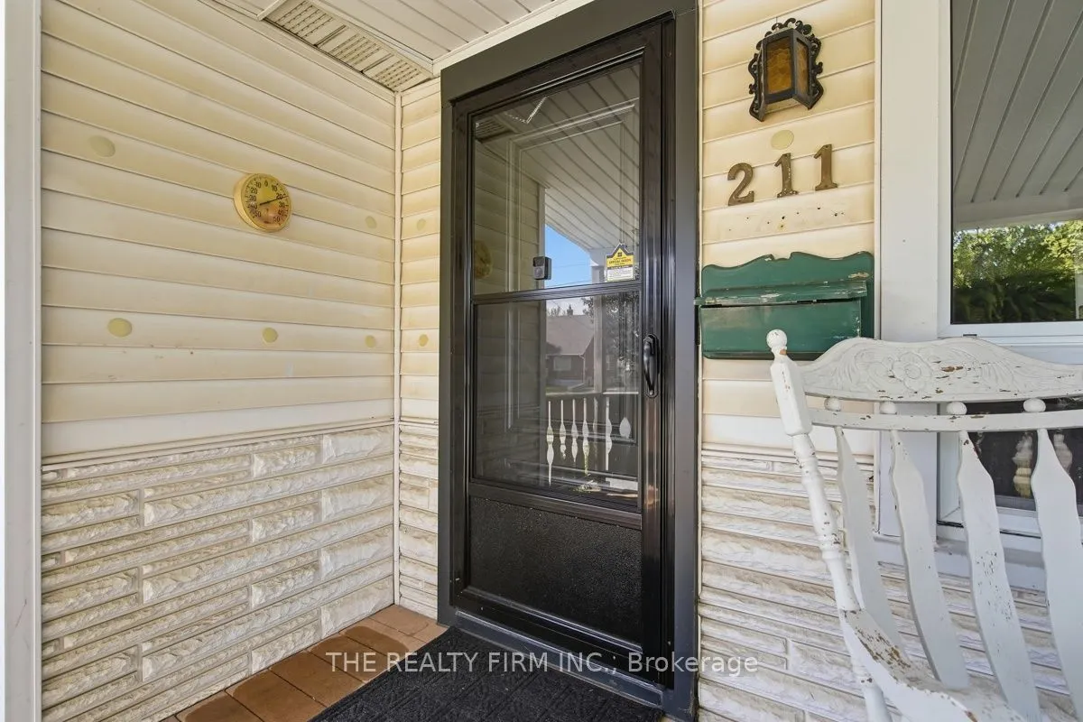 211 Highbury Avenue N