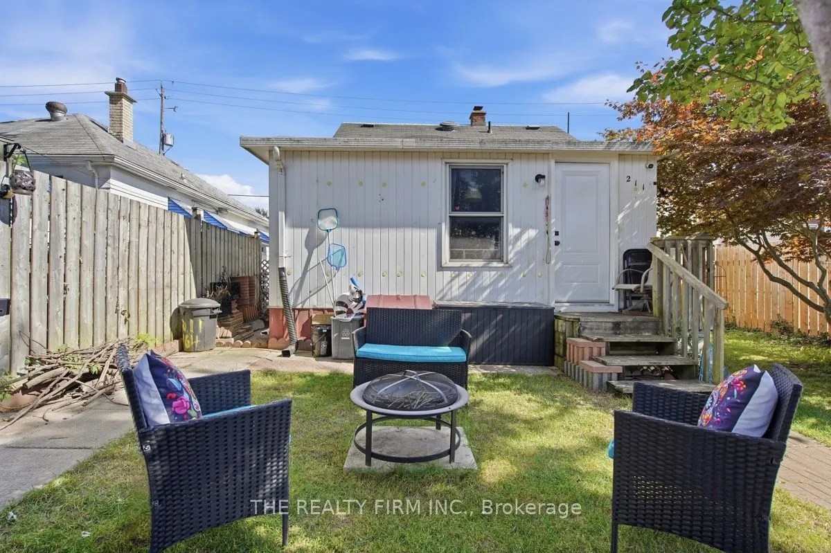 211 Highbury Avenue N