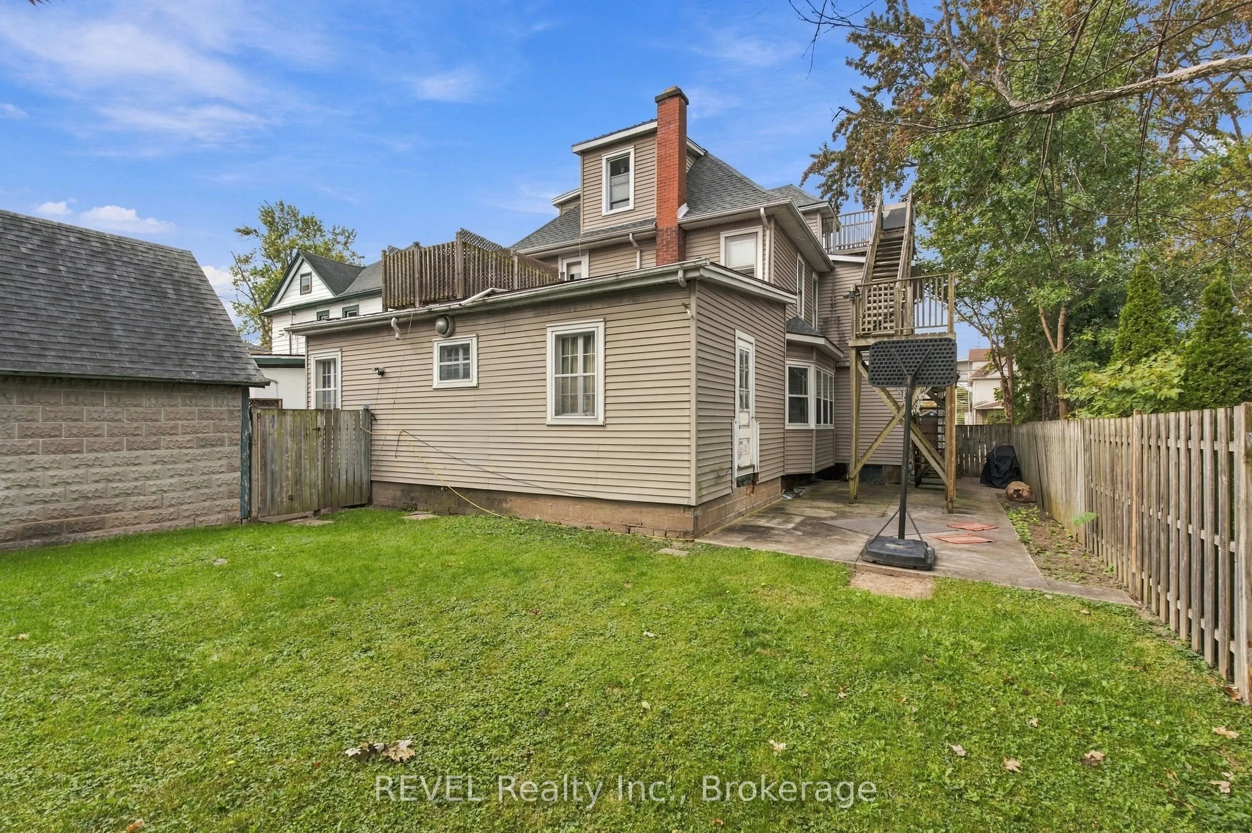 132 Hellems Avenue