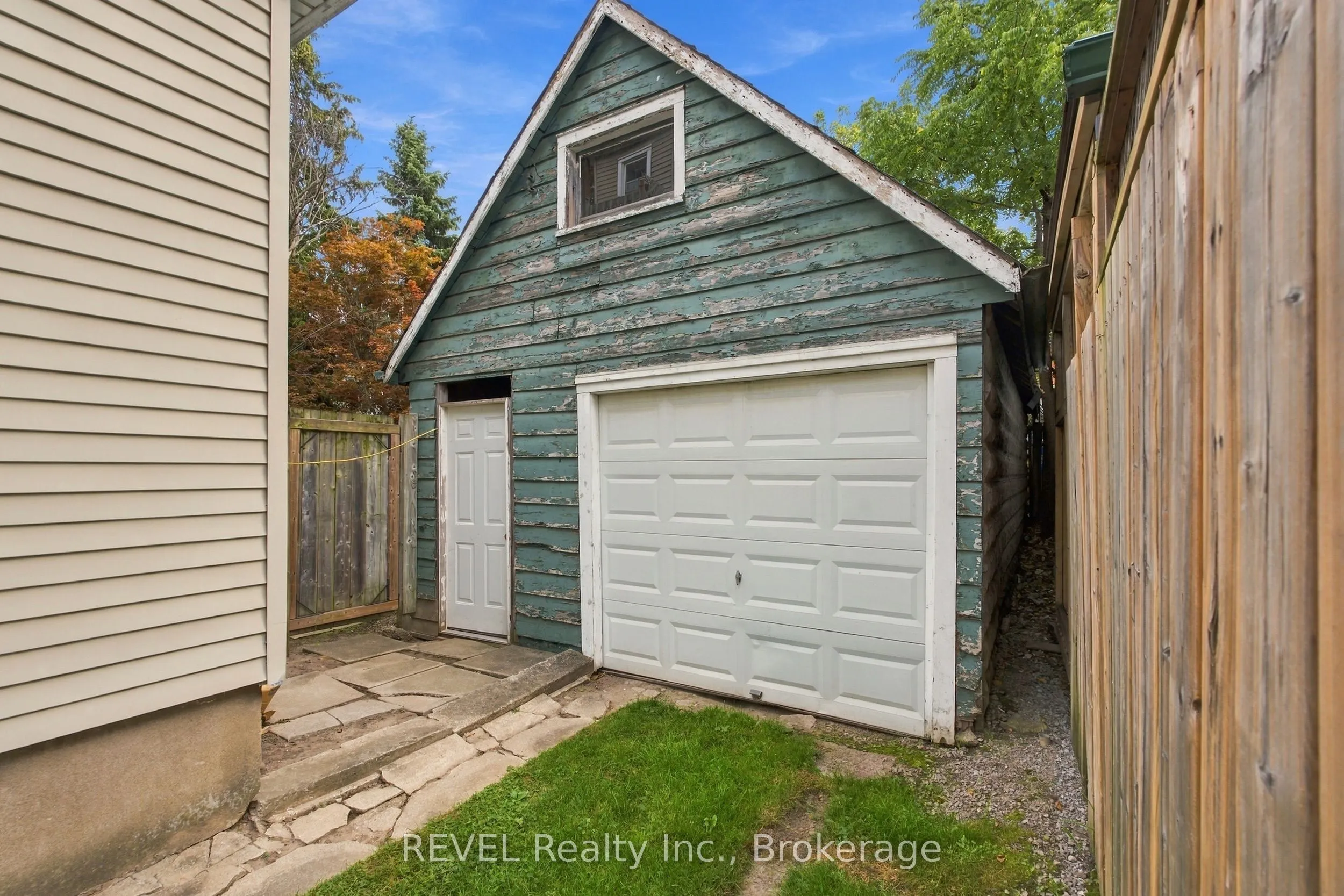 132 Hellems Avenue