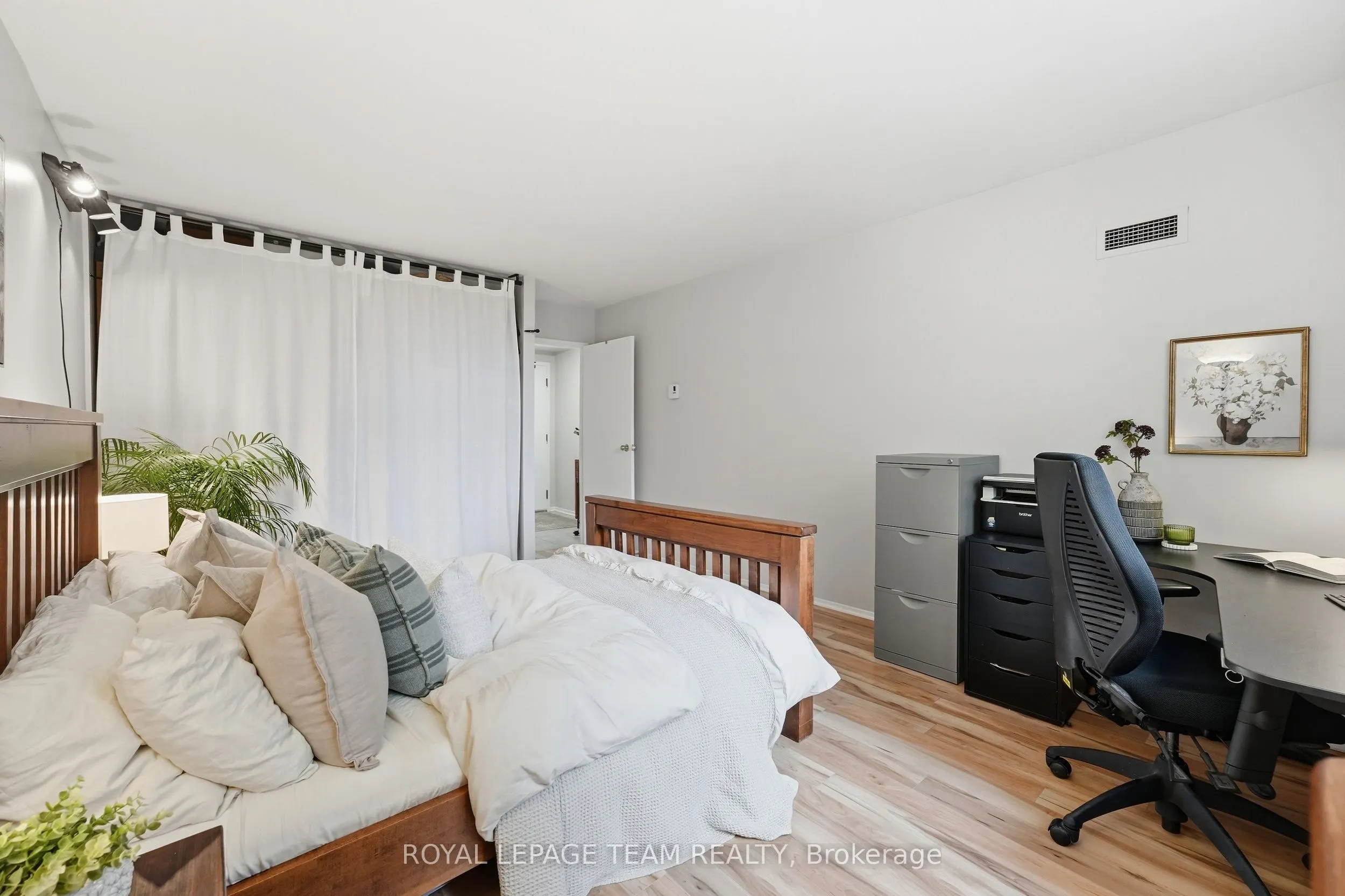 110 Forward Avenue #304