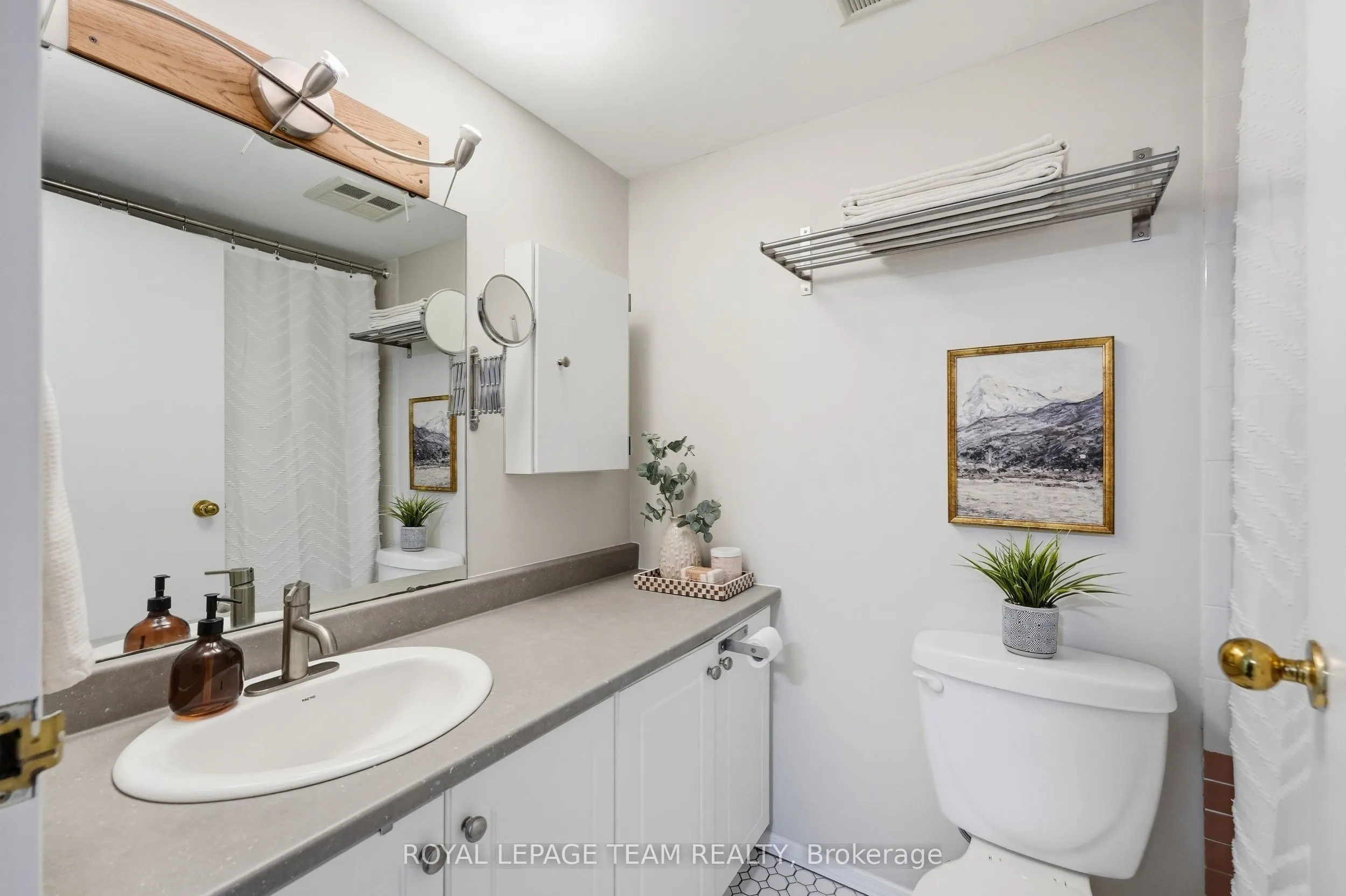 110 Forward Avenue #304