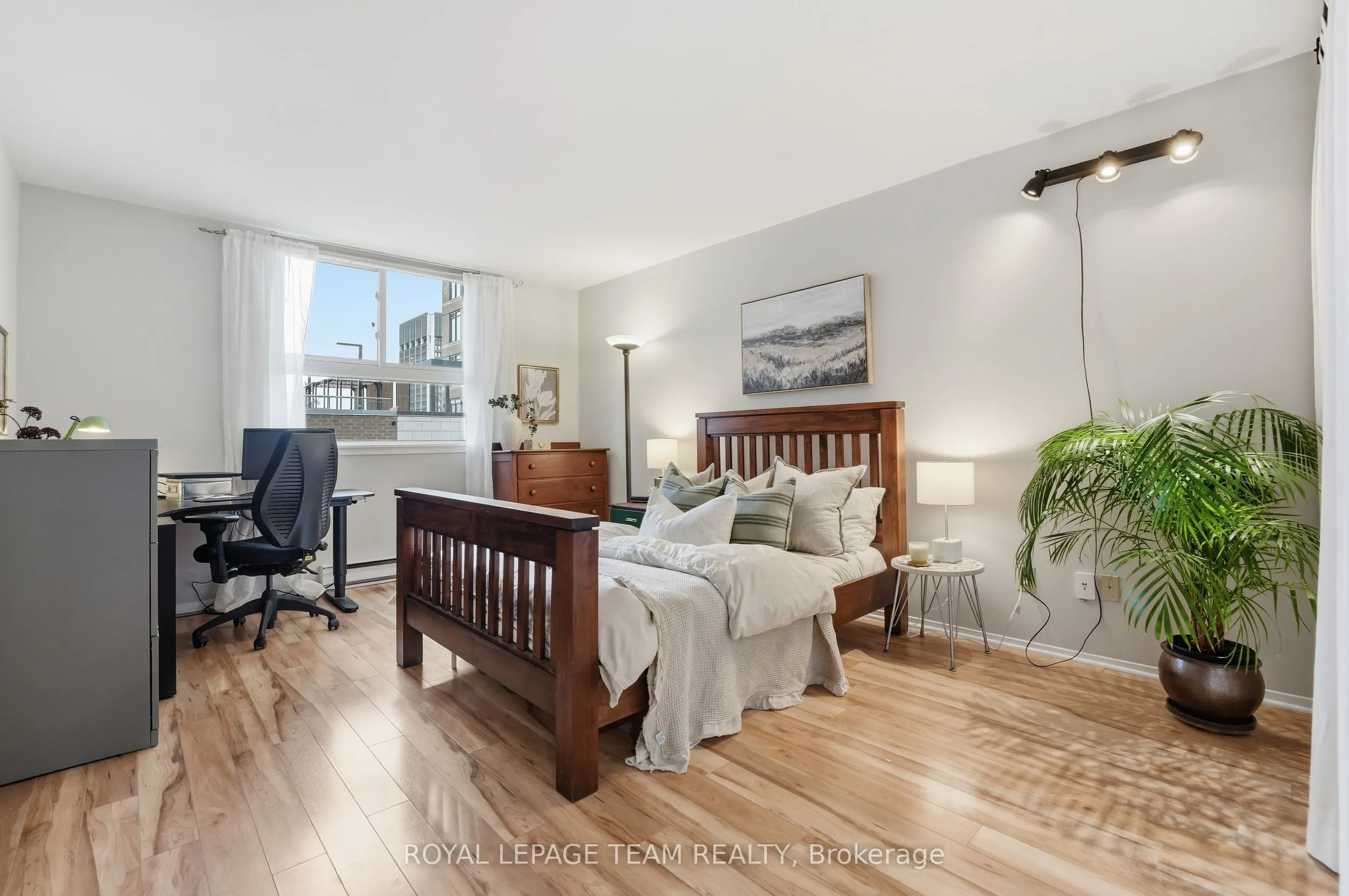 110 Forward Avenue #304