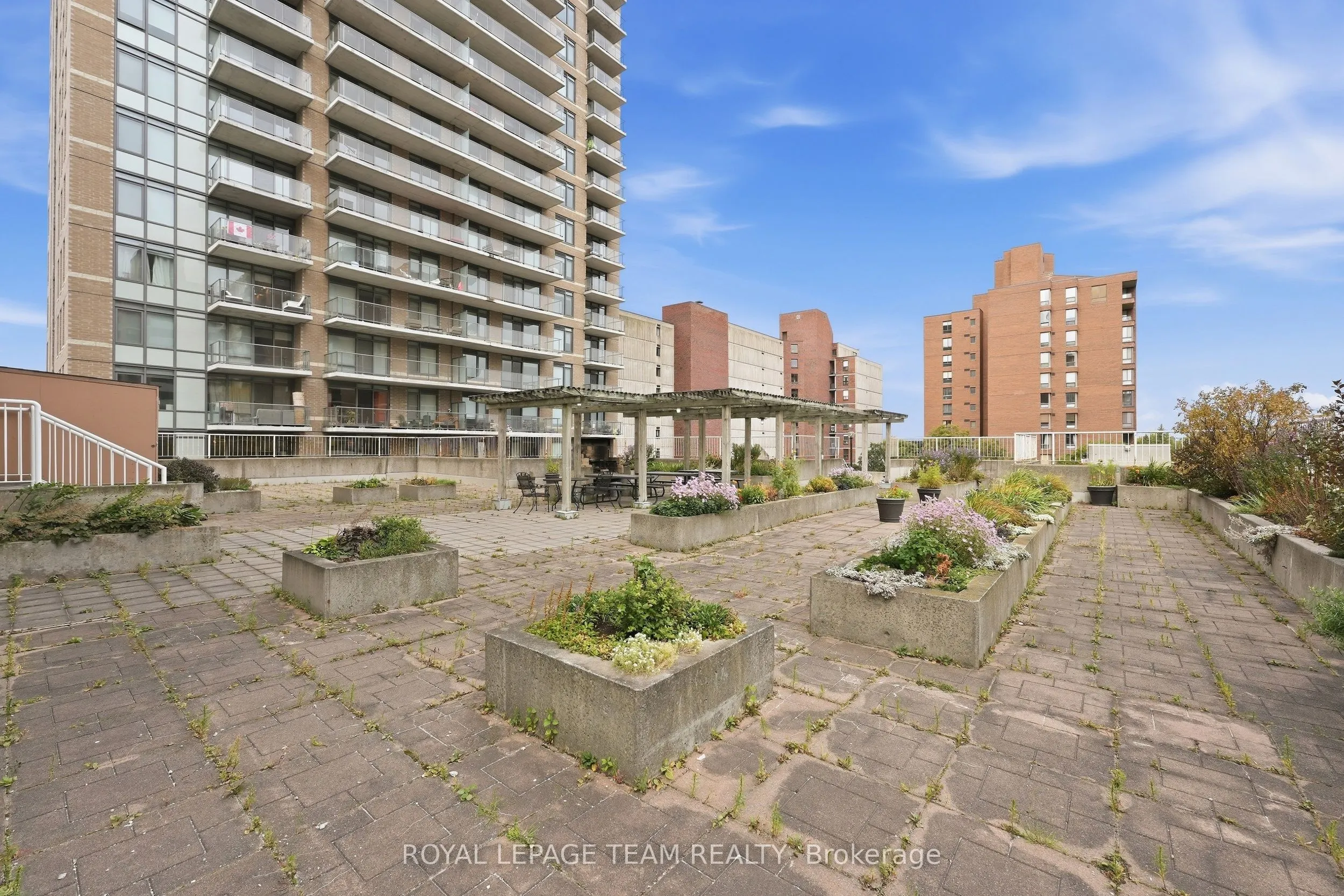 110 Forward Avenue #304