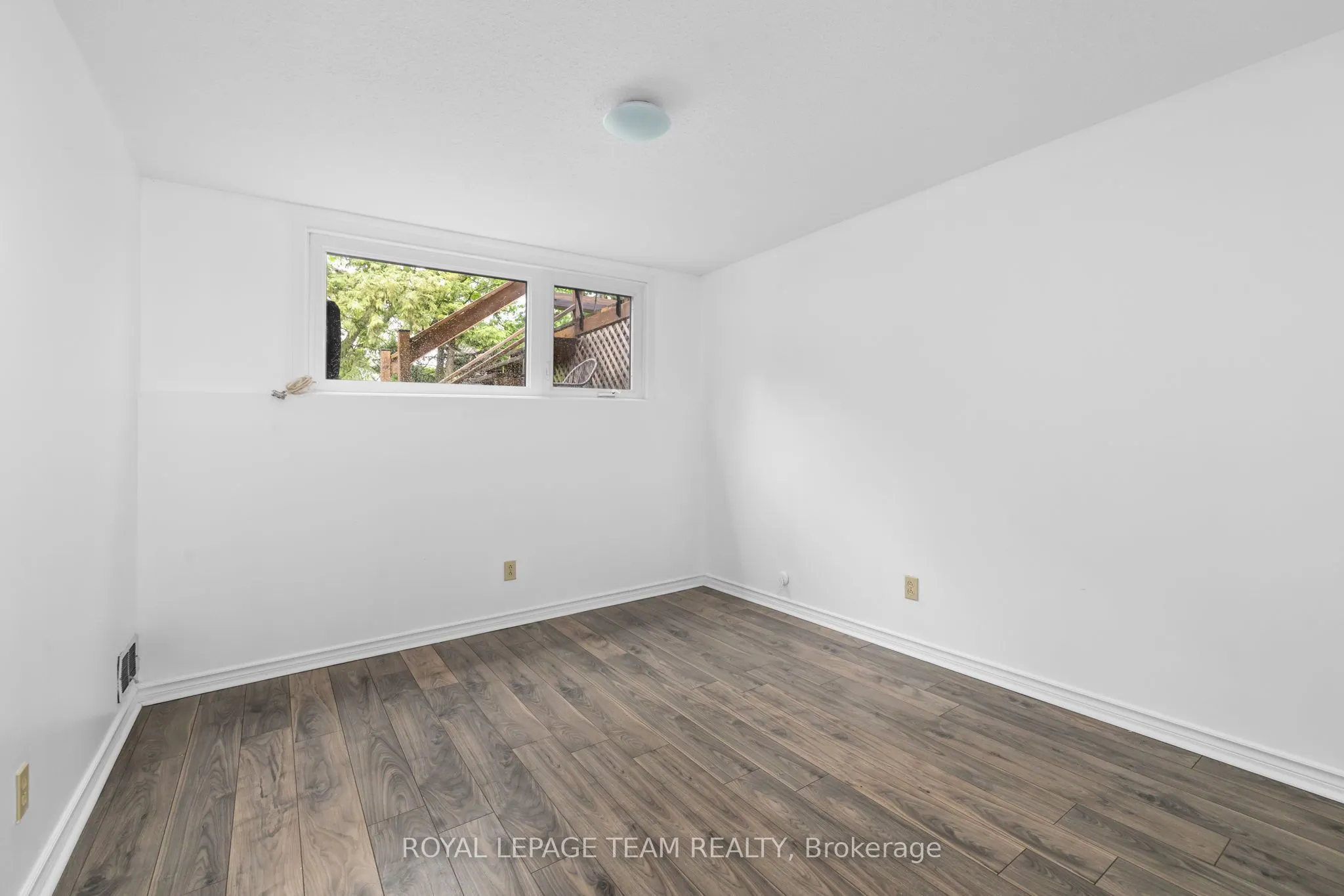 40 Woodmount Crescent