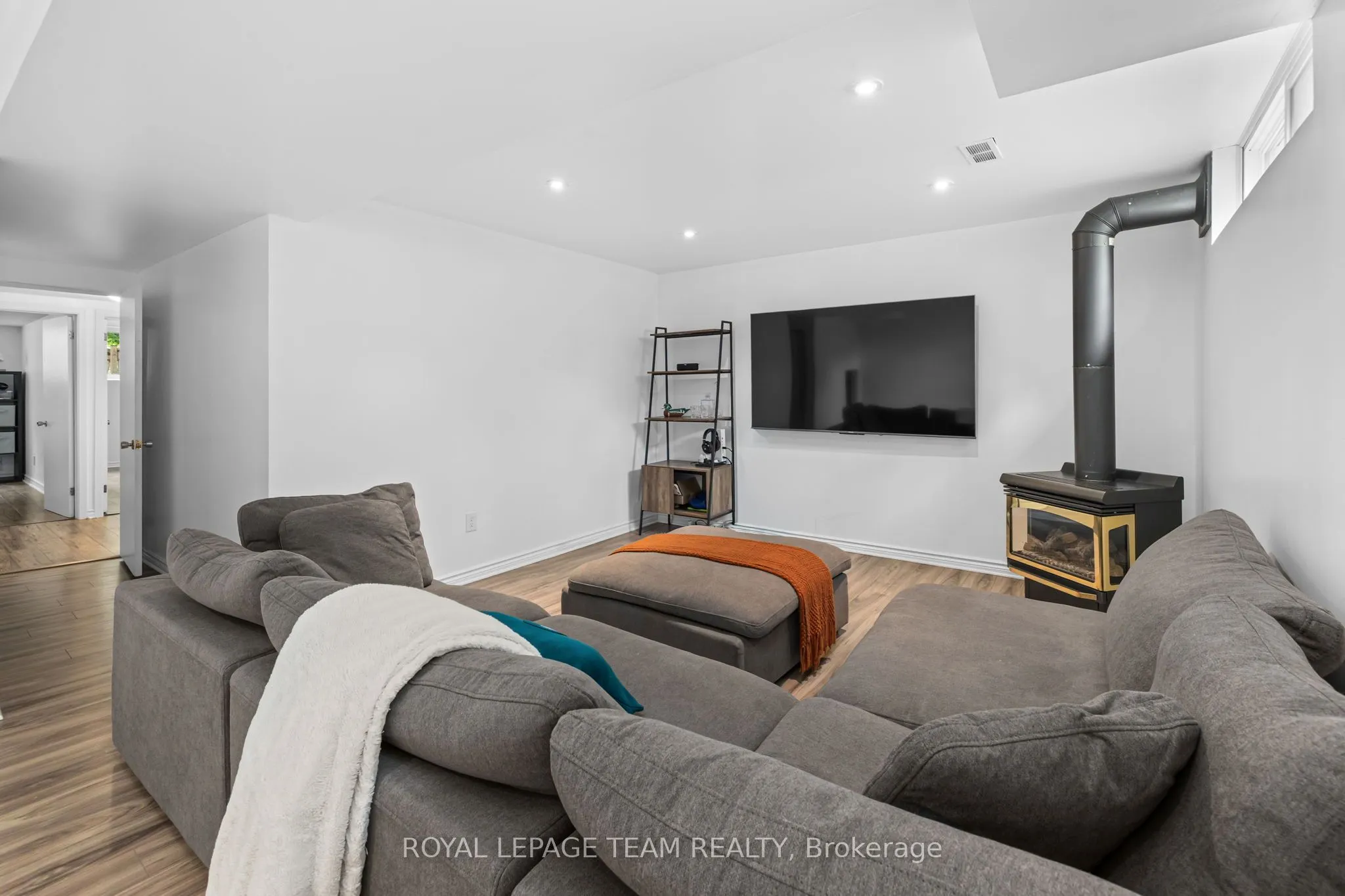 40 Woodmount Crescent
