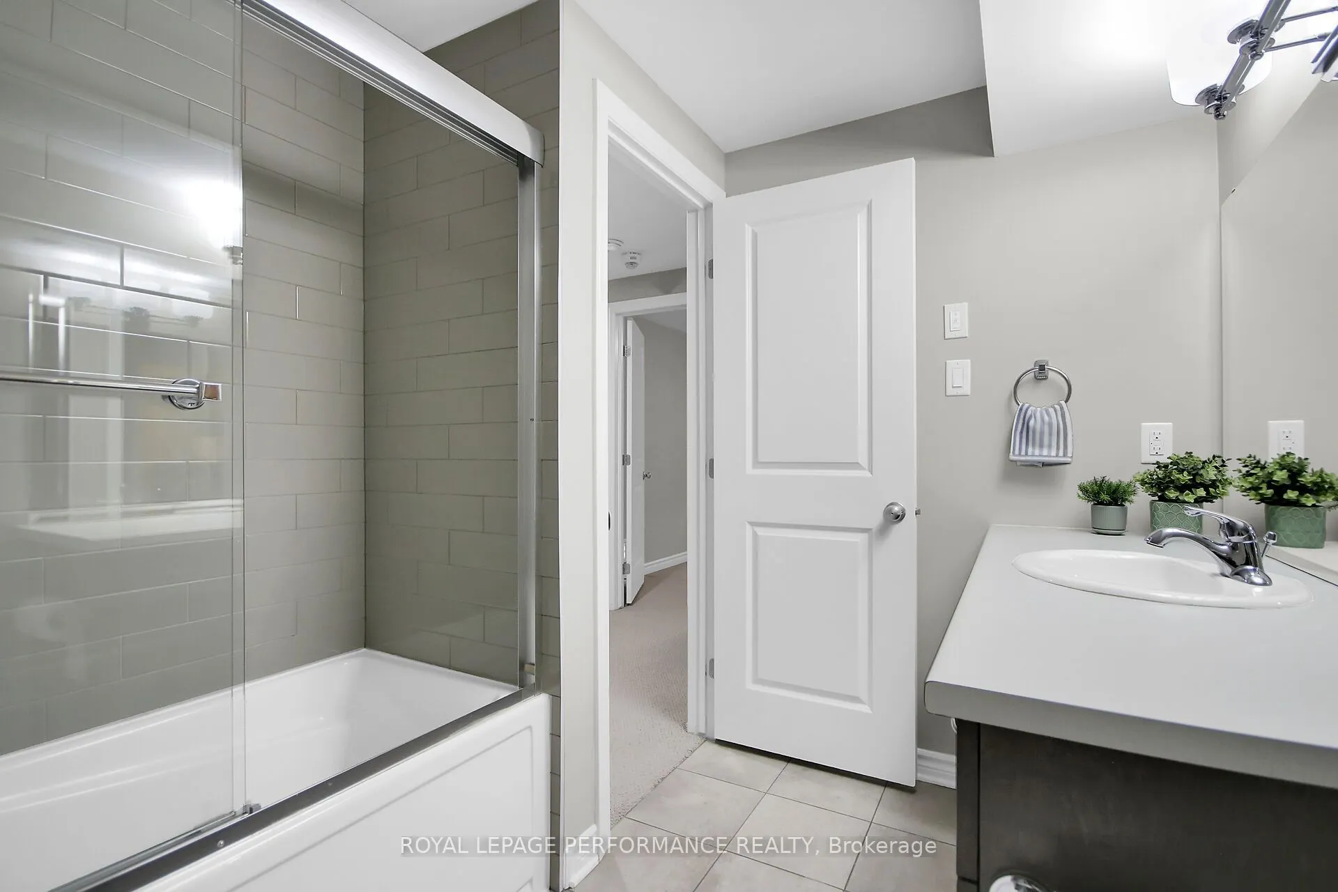 522 Silverbell Crescent