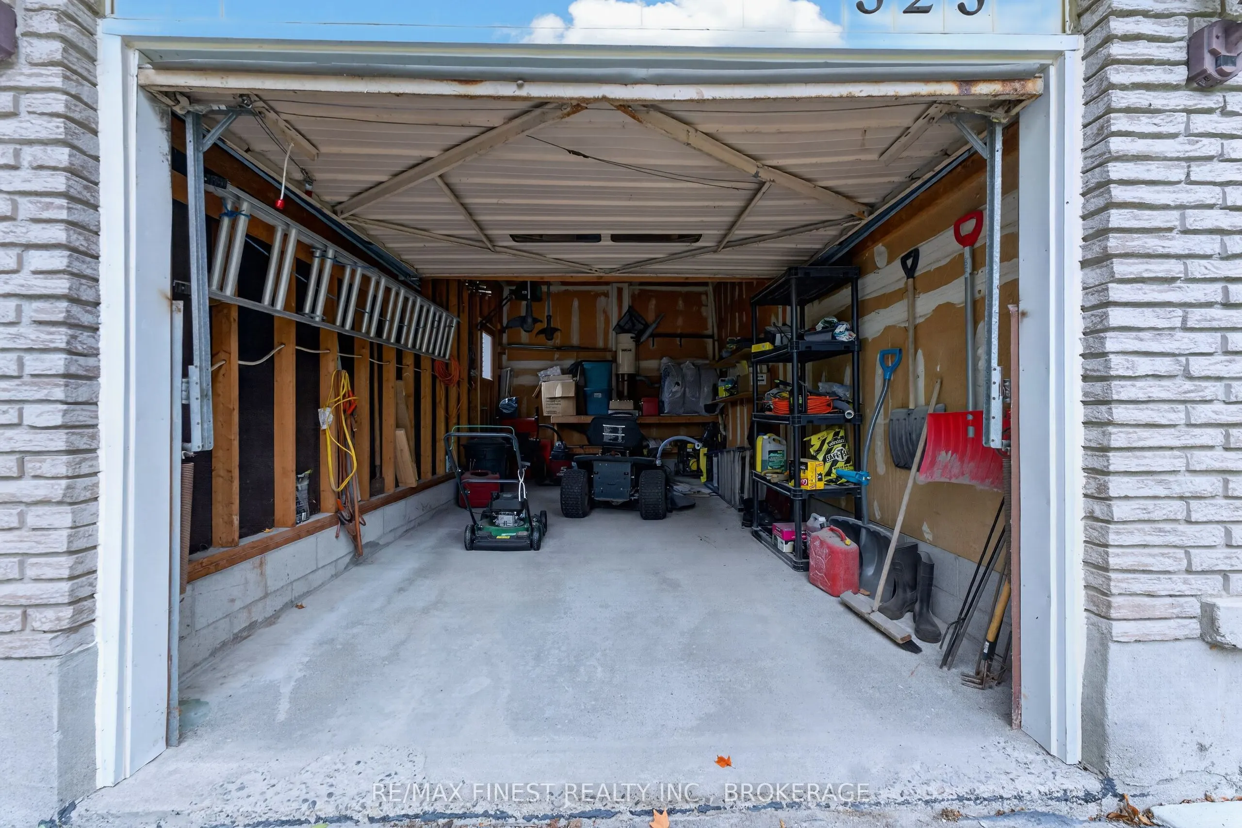 525 Whites Road