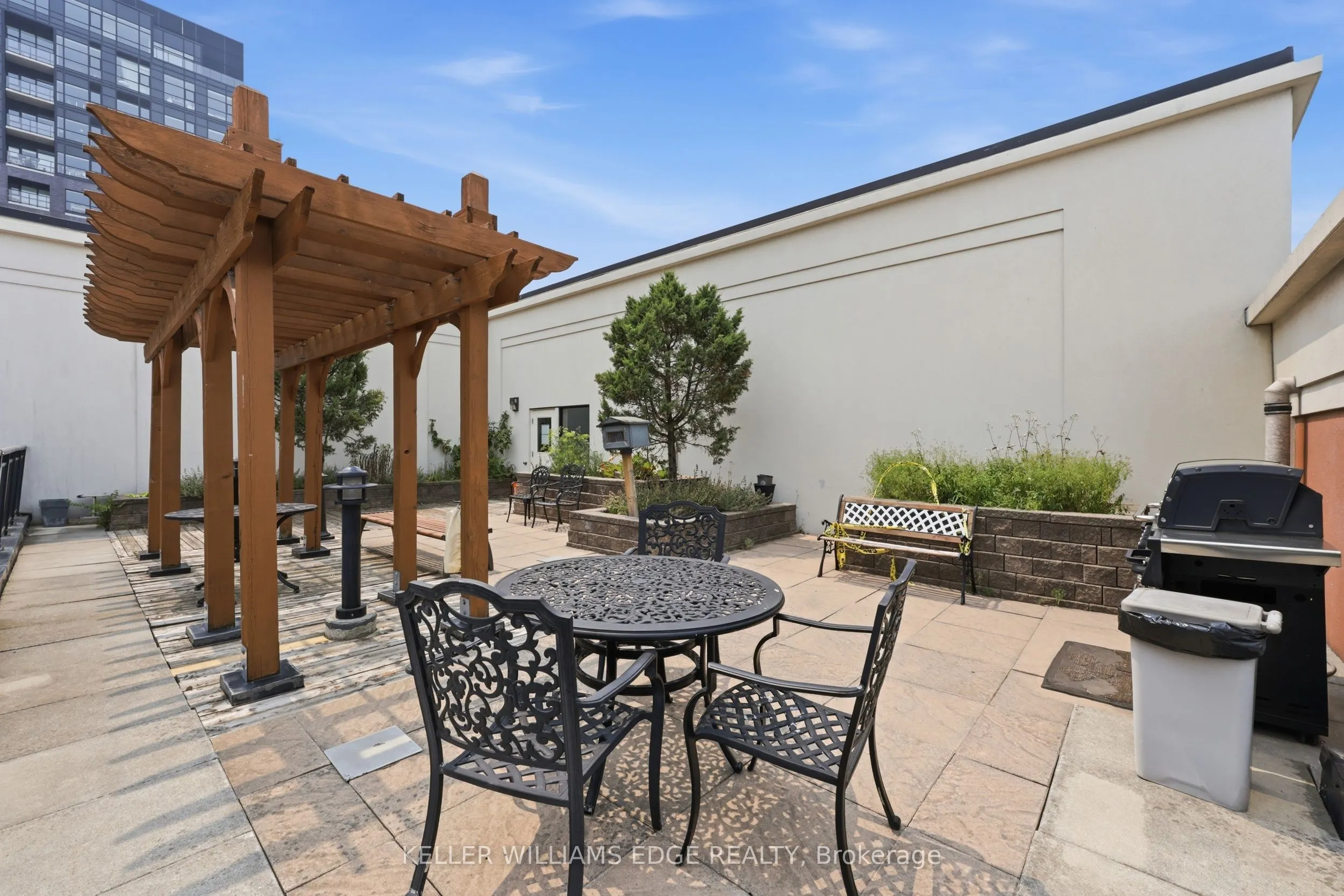 410 King Street W #307