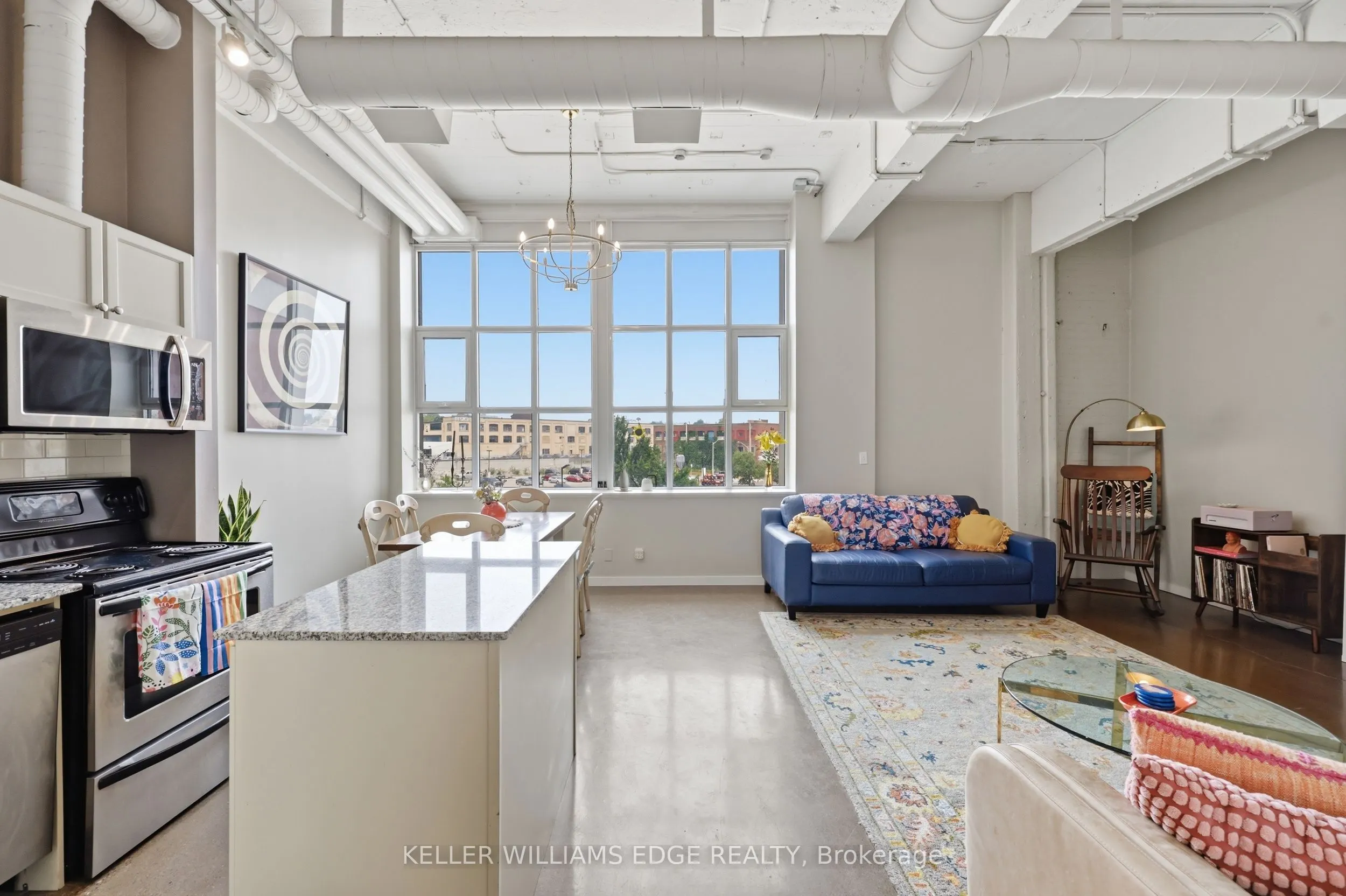 410 King Street W #307