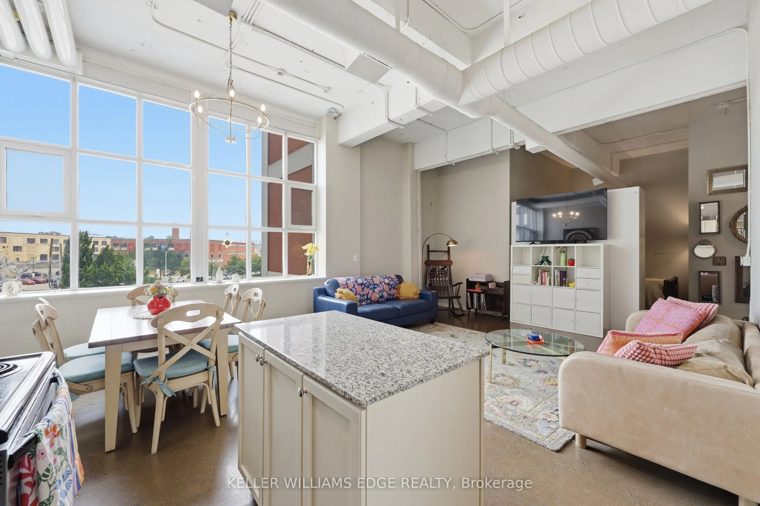 410 King Street W #307