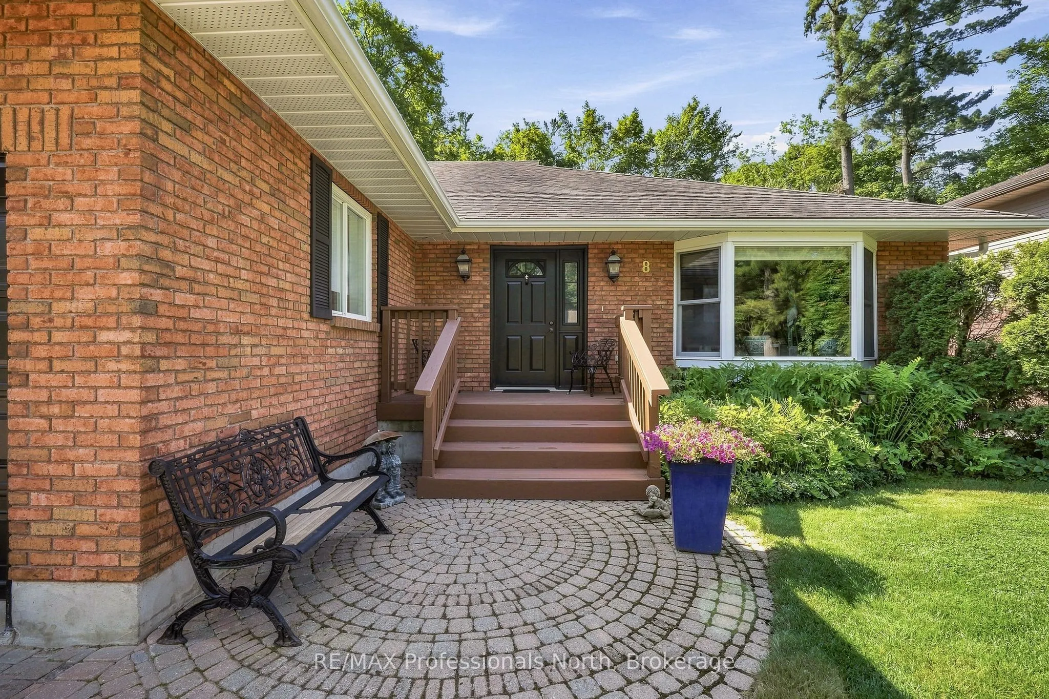 8 PALMER Court