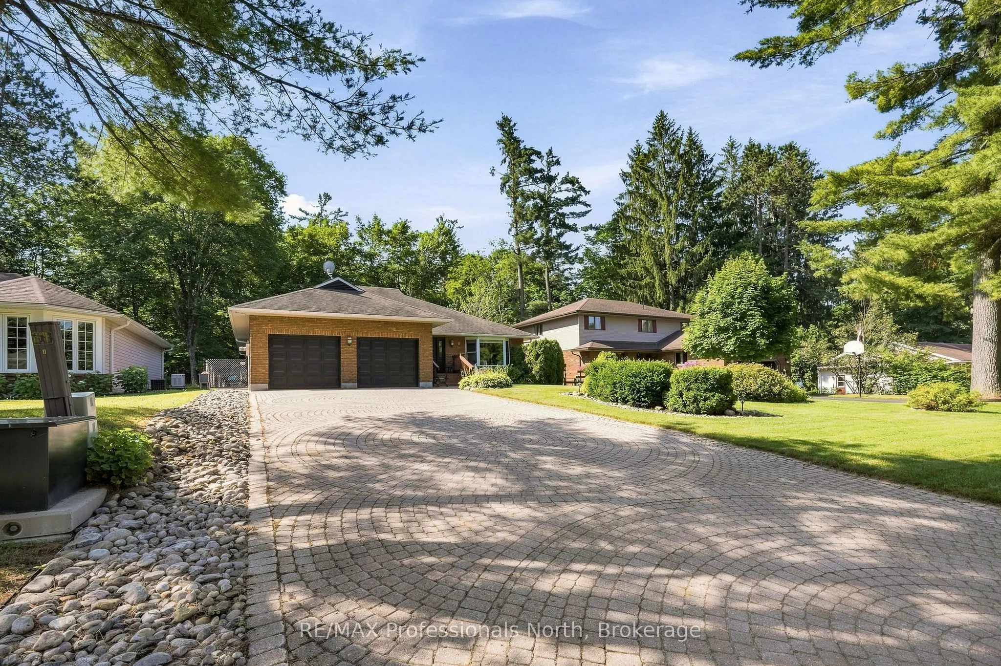 8 PALMER Court