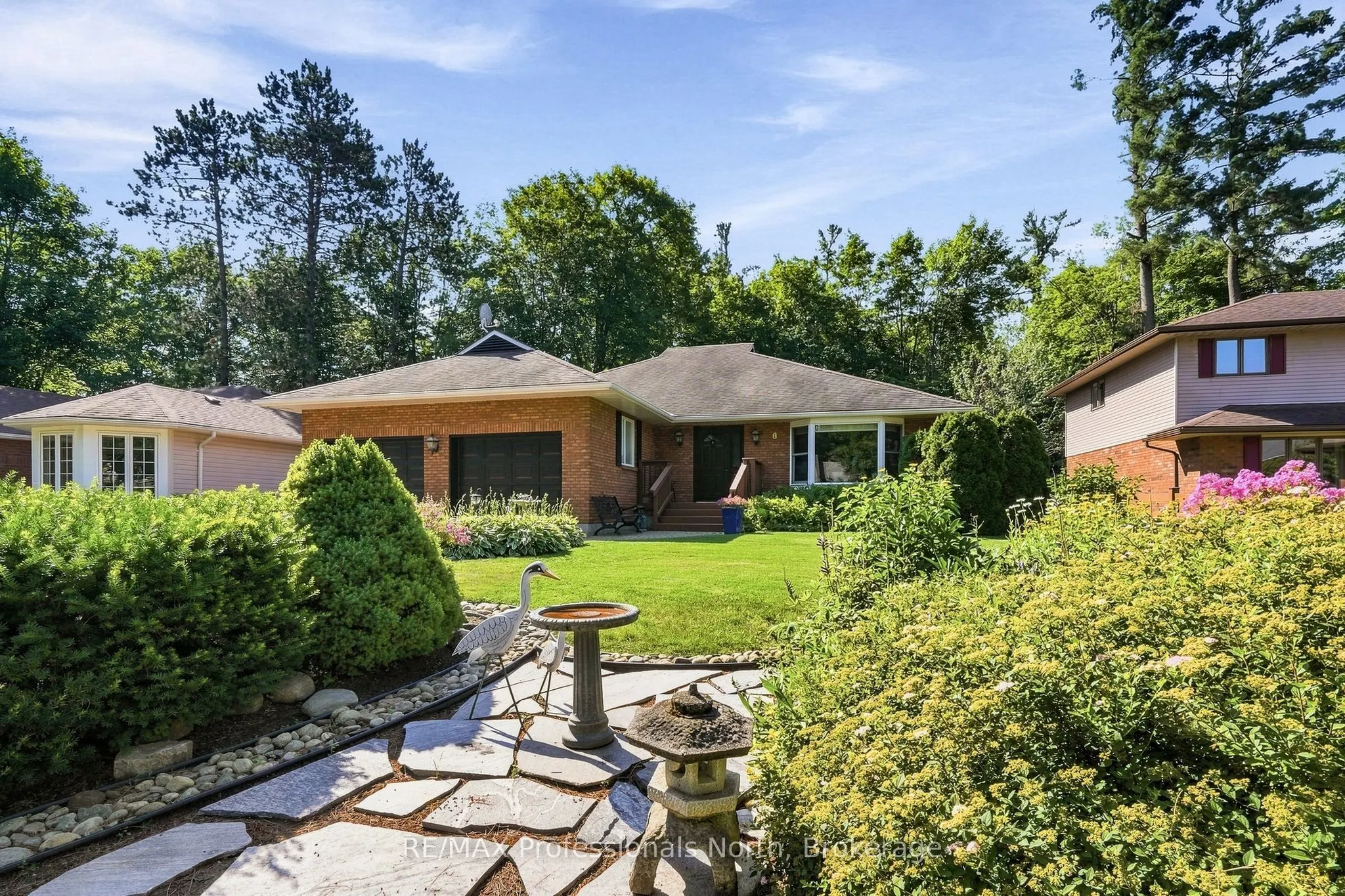8 PALMER Court
