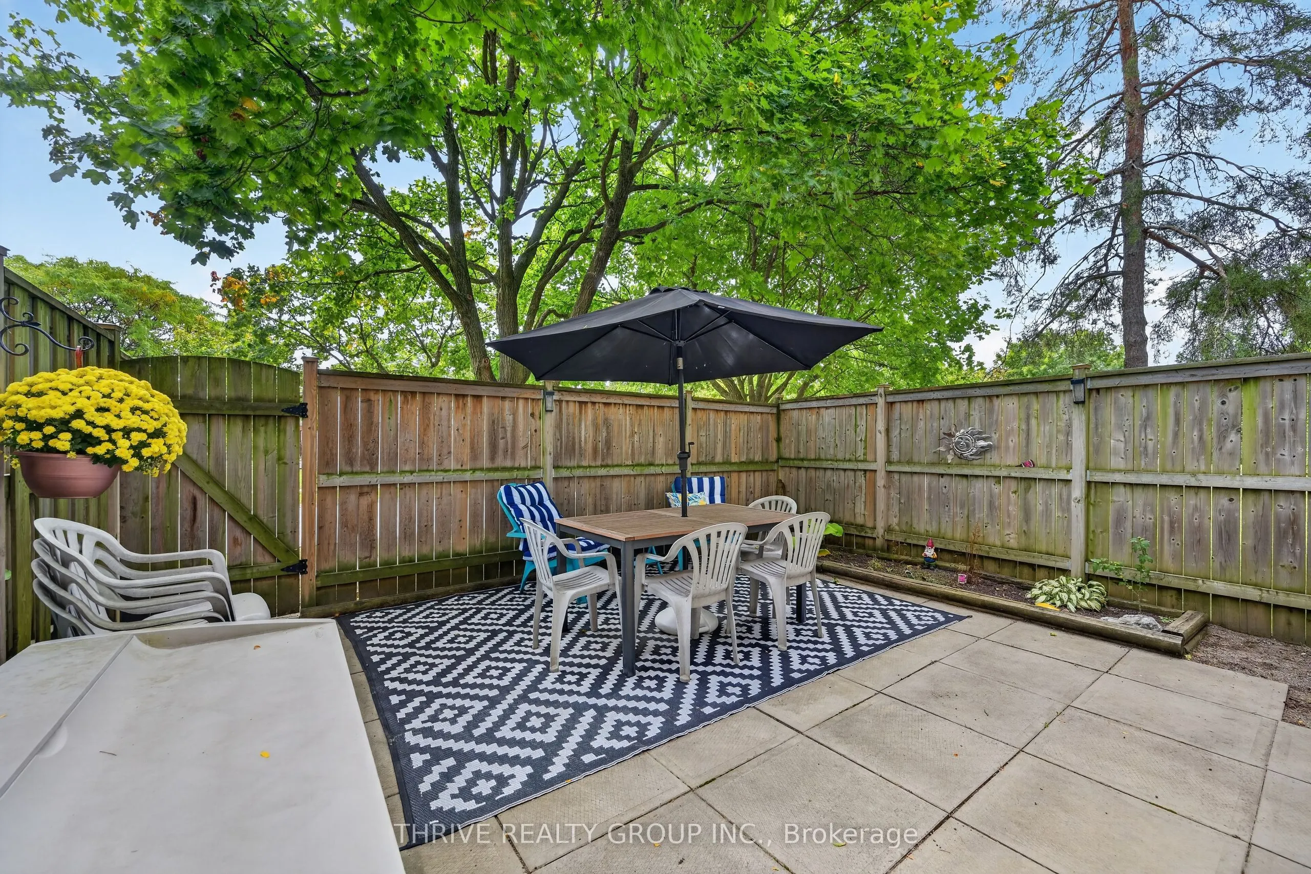 300 Sandringham Crescent #34