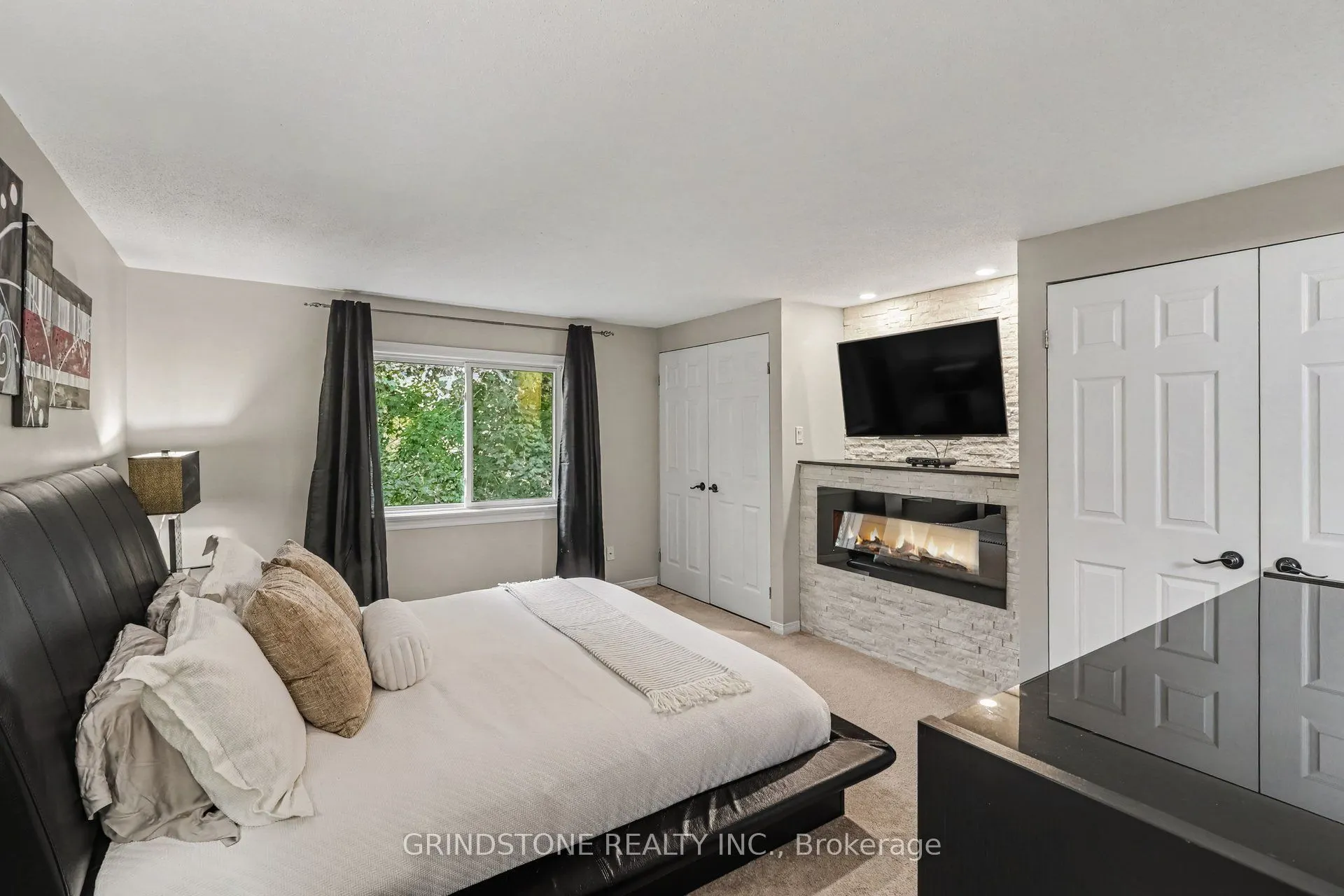 32 Rosegarden Crescent