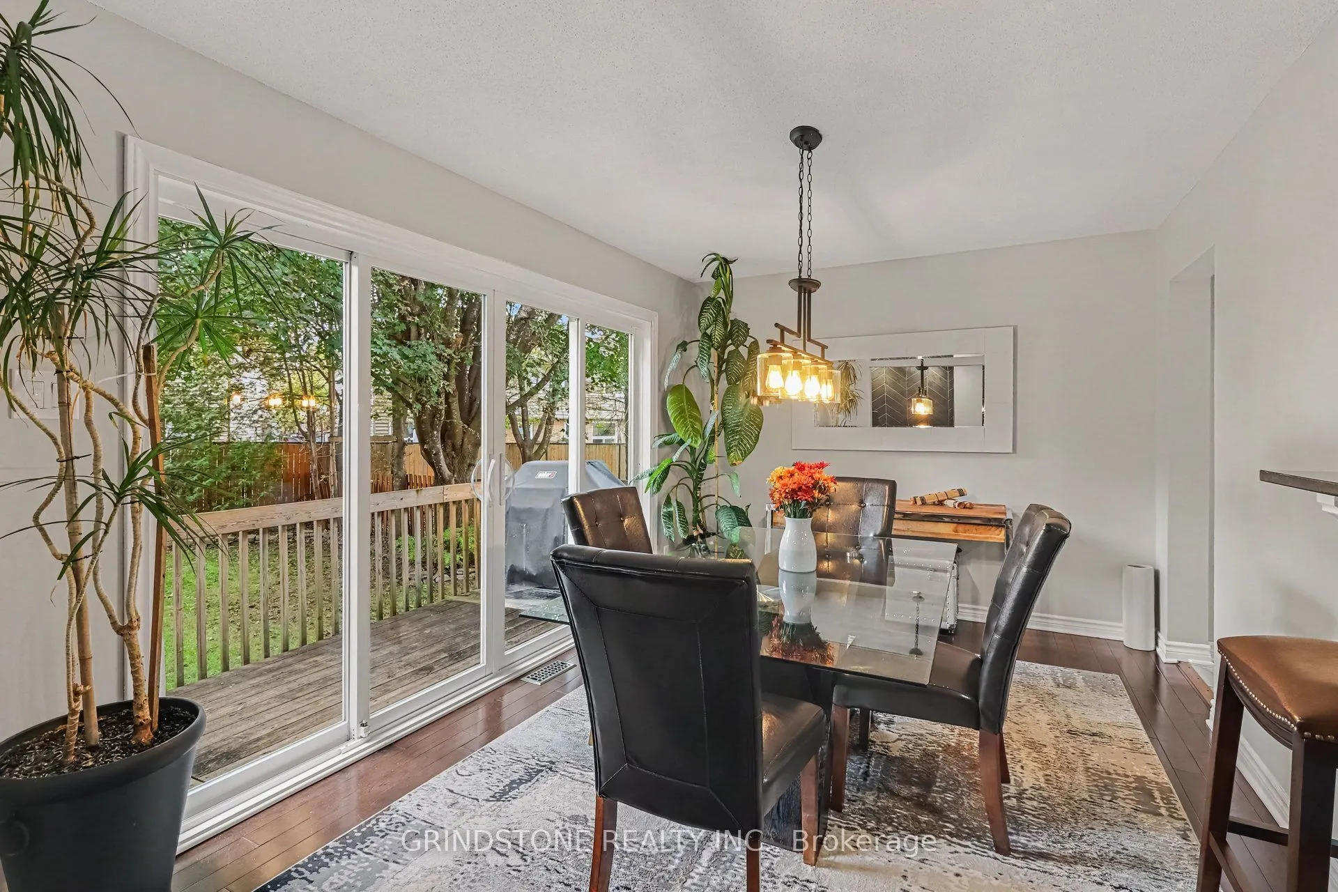 32 Rosegarden Crescent