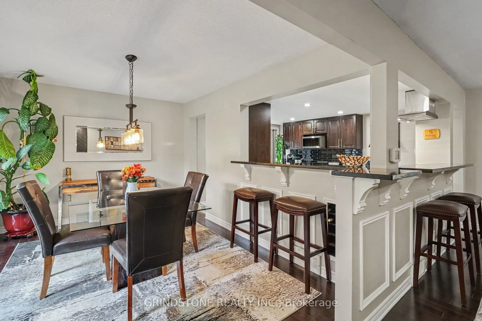 32 Rosegarden Crescent