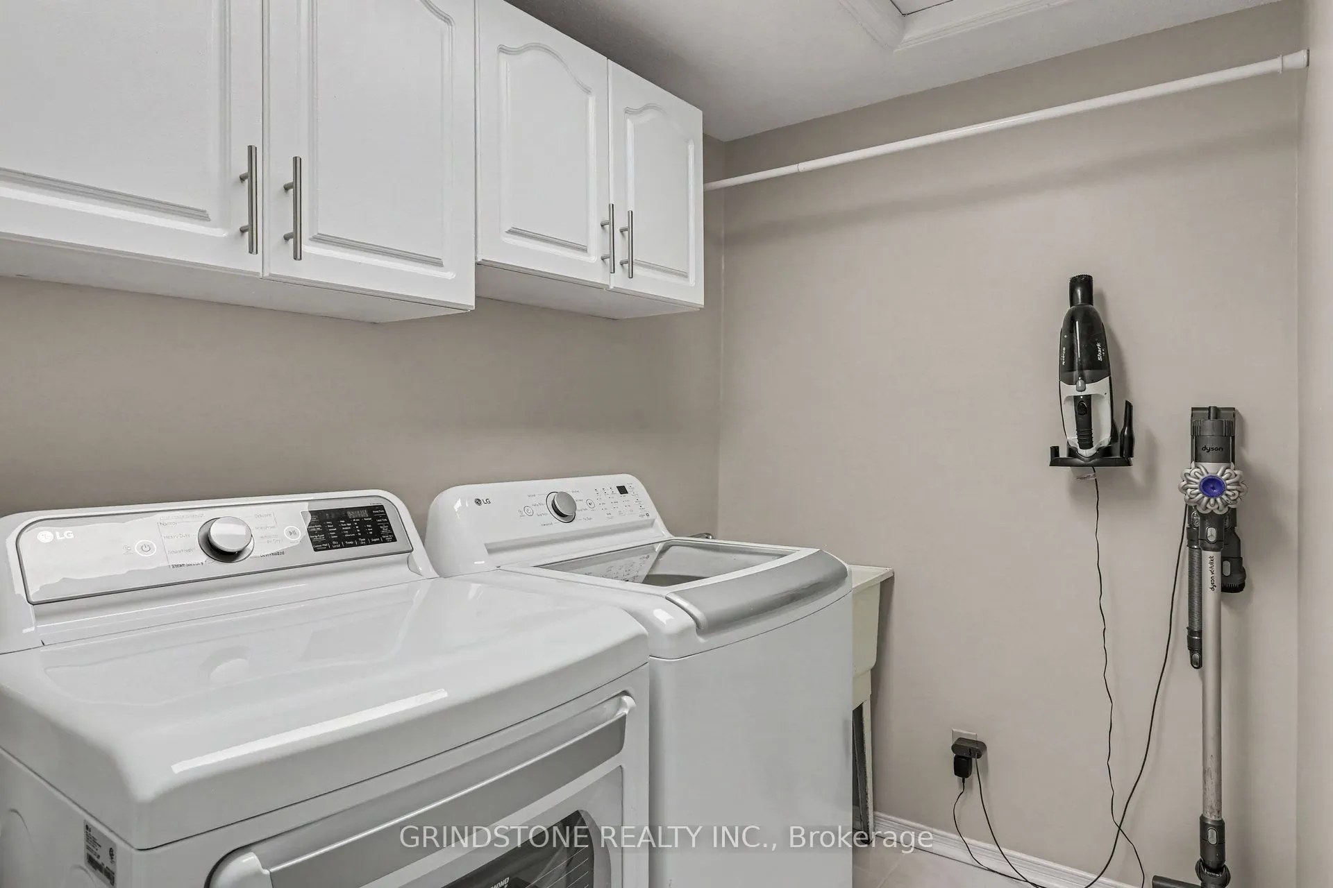 32 Rosegarden Crescent