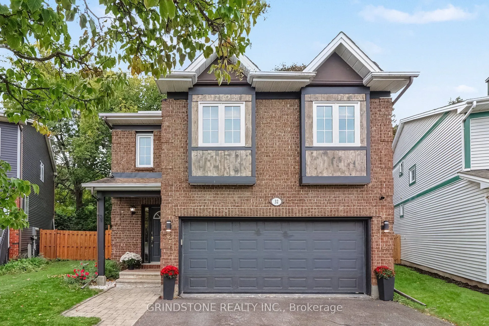 32 Rosegarden Crescent