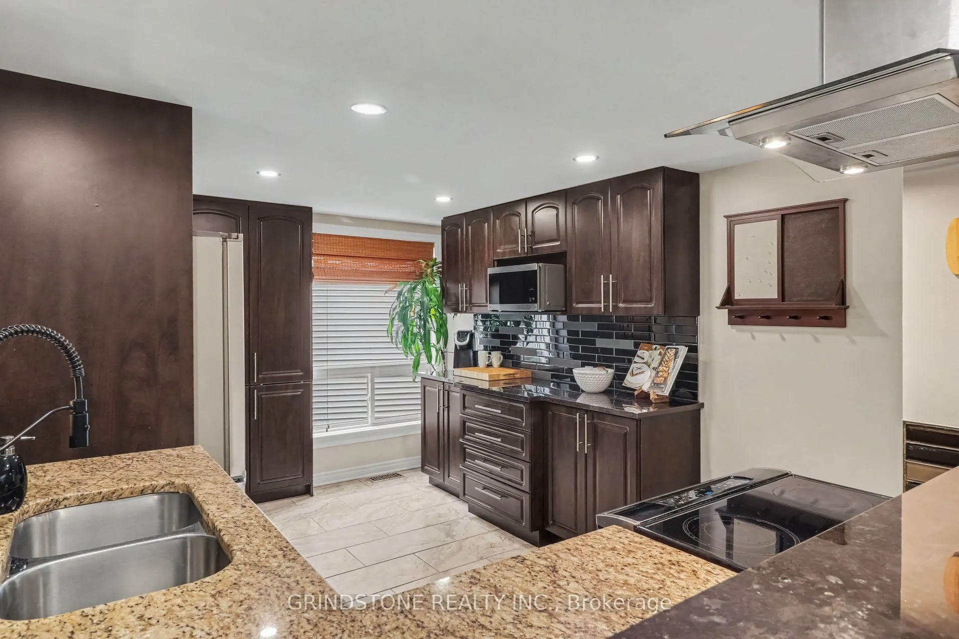 32 Rosegarden Crescent