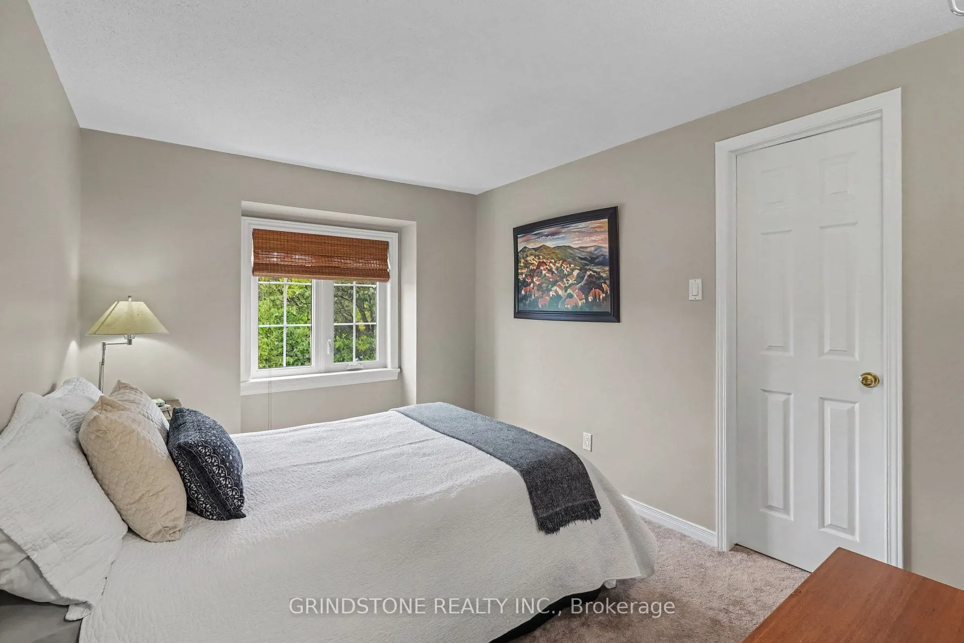 32 Rosegarden Crescent