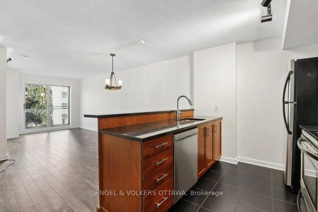 138 Somerset Street W #408