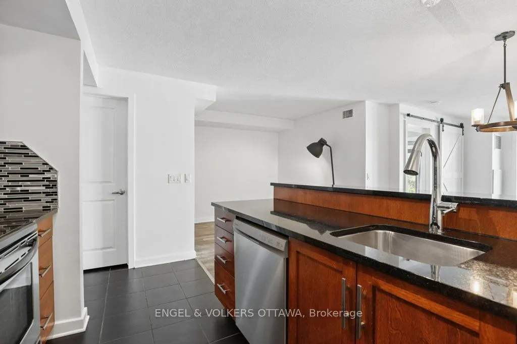 138 Somerset Street W #408