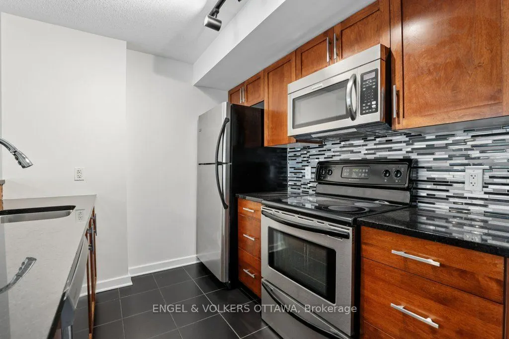 138 Somerset Street W #408