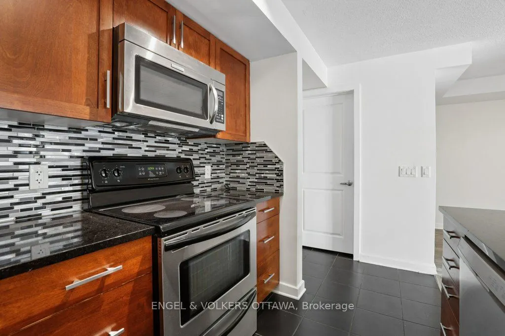 138 Somerset Street W #408