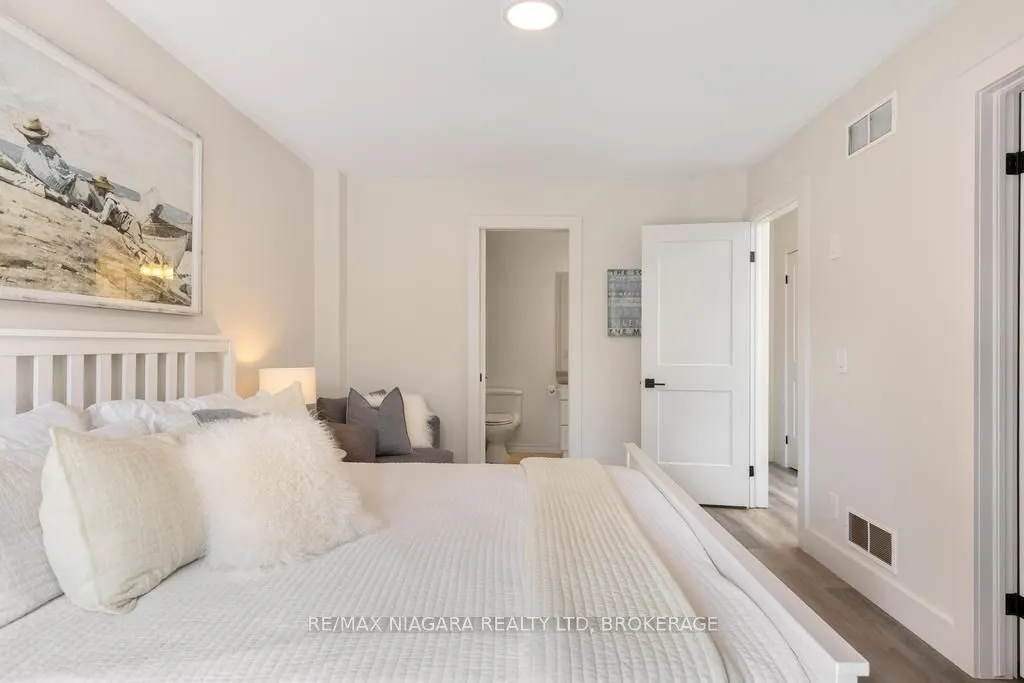 7 Lakeside Drive #66