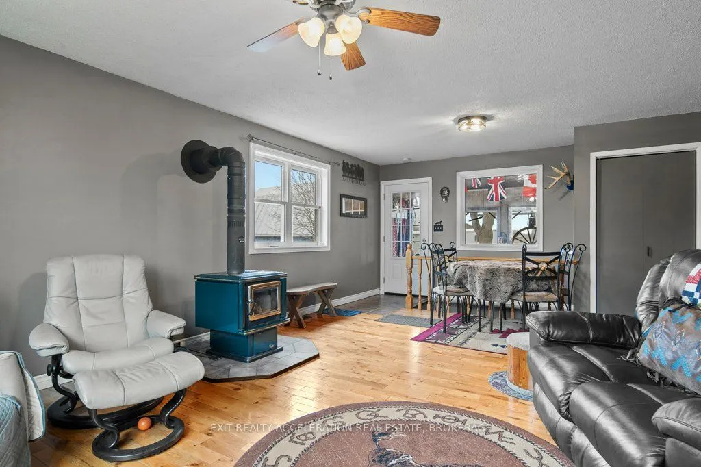 1125 County Rd 1 E