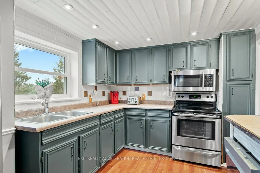 1125 County Rd 1 E