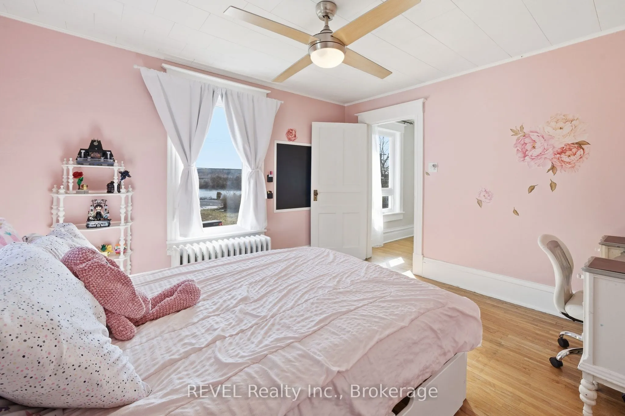 39 Trent Street N