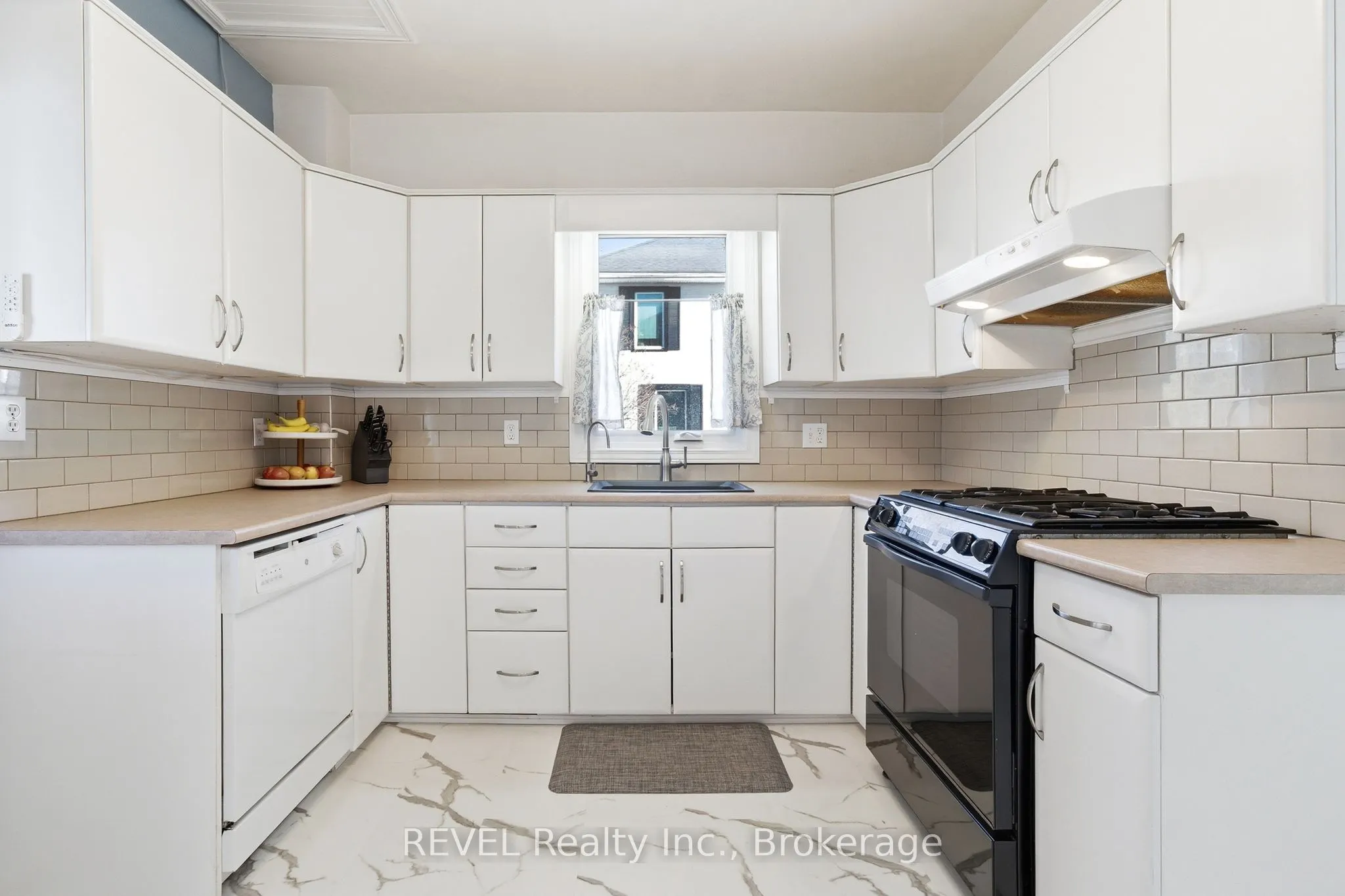 39 Trent Street N