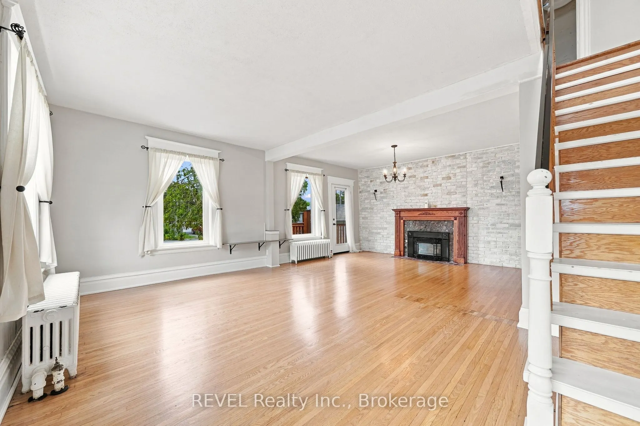39 Trent Street N