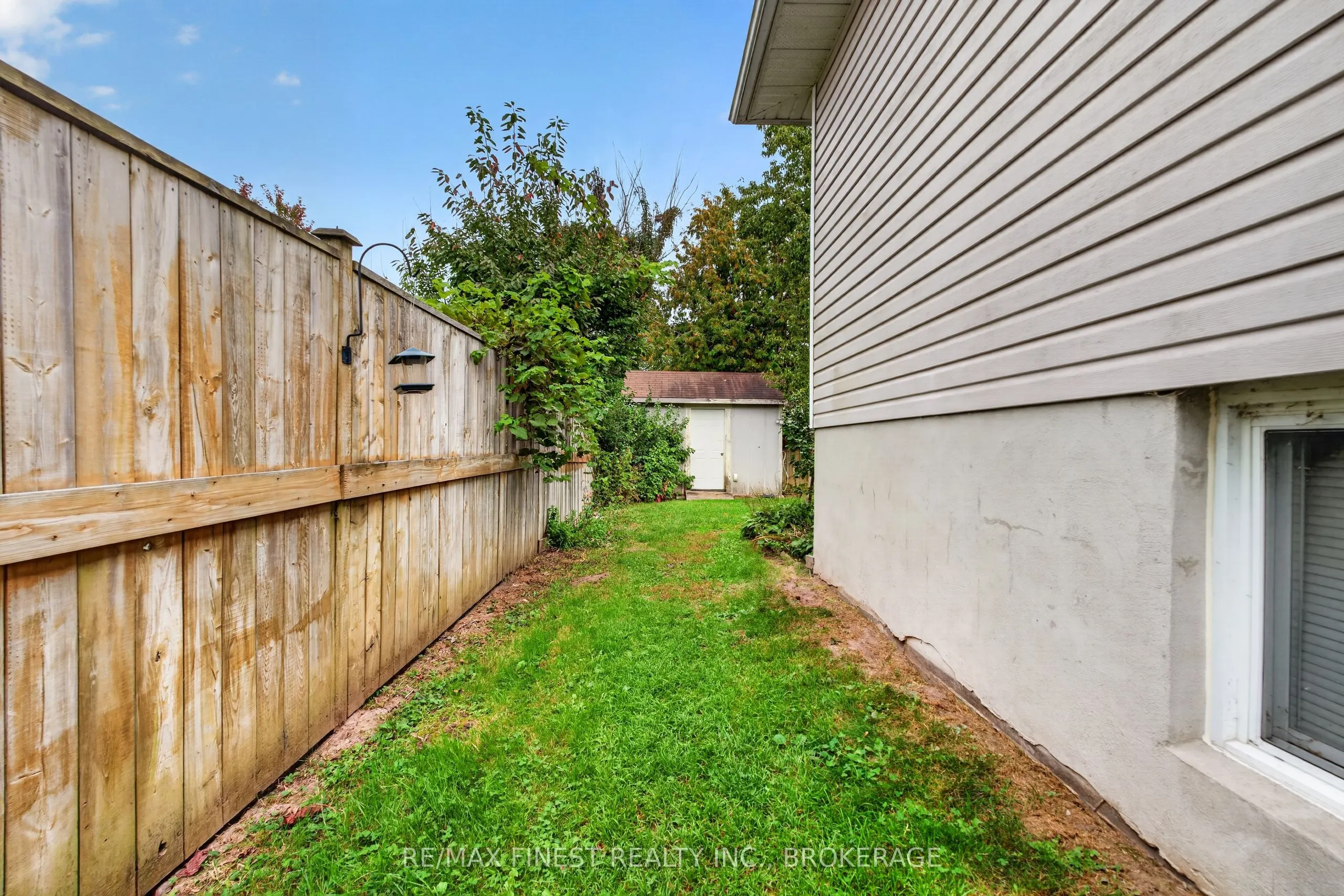 984 Waterbury Crescent
