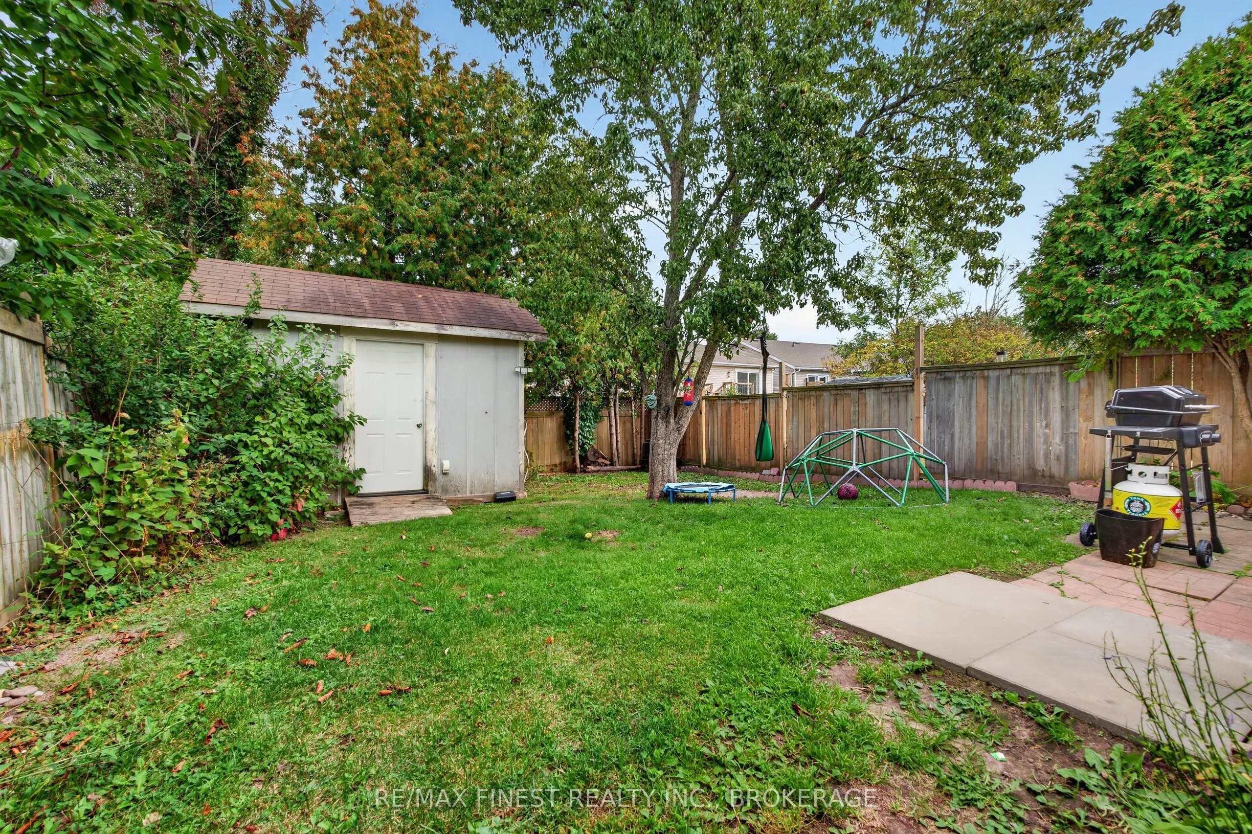 984 Waterbury Crescent
