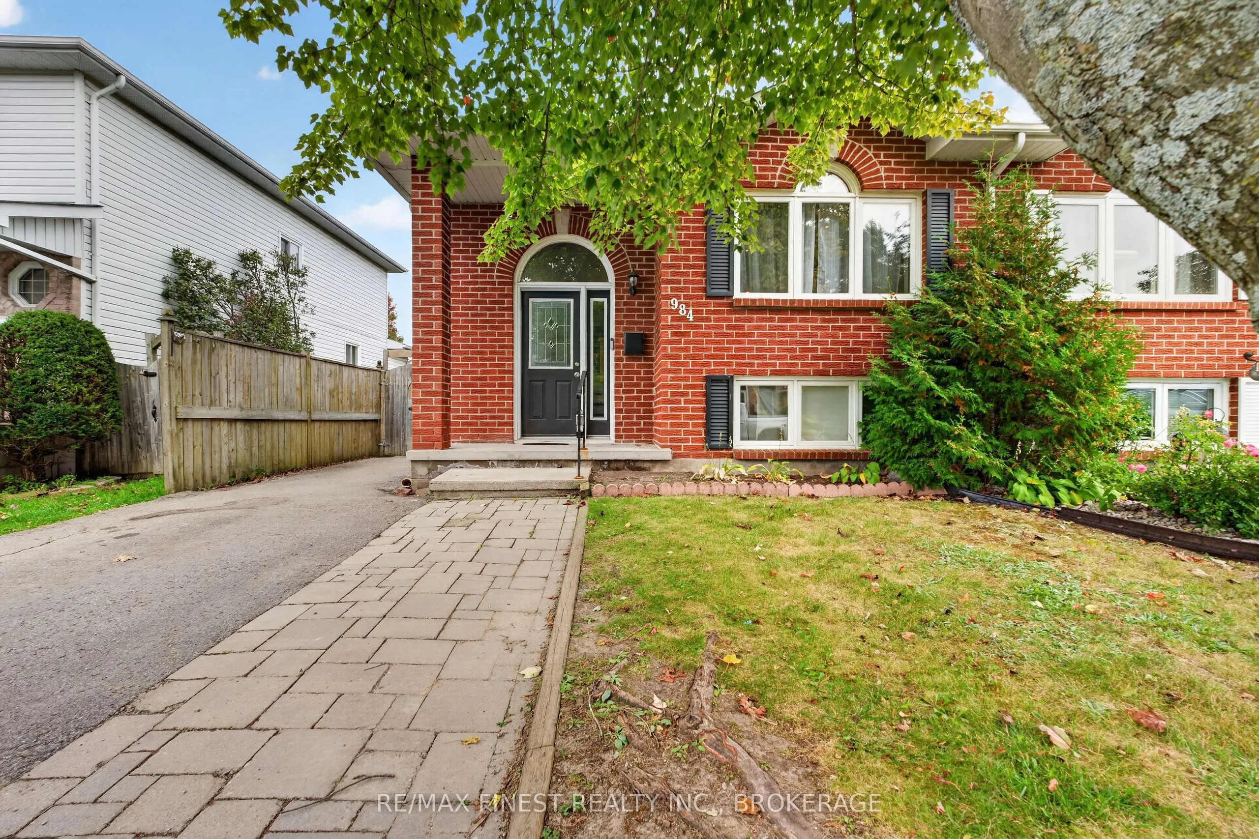 984 Waterbury Crescent