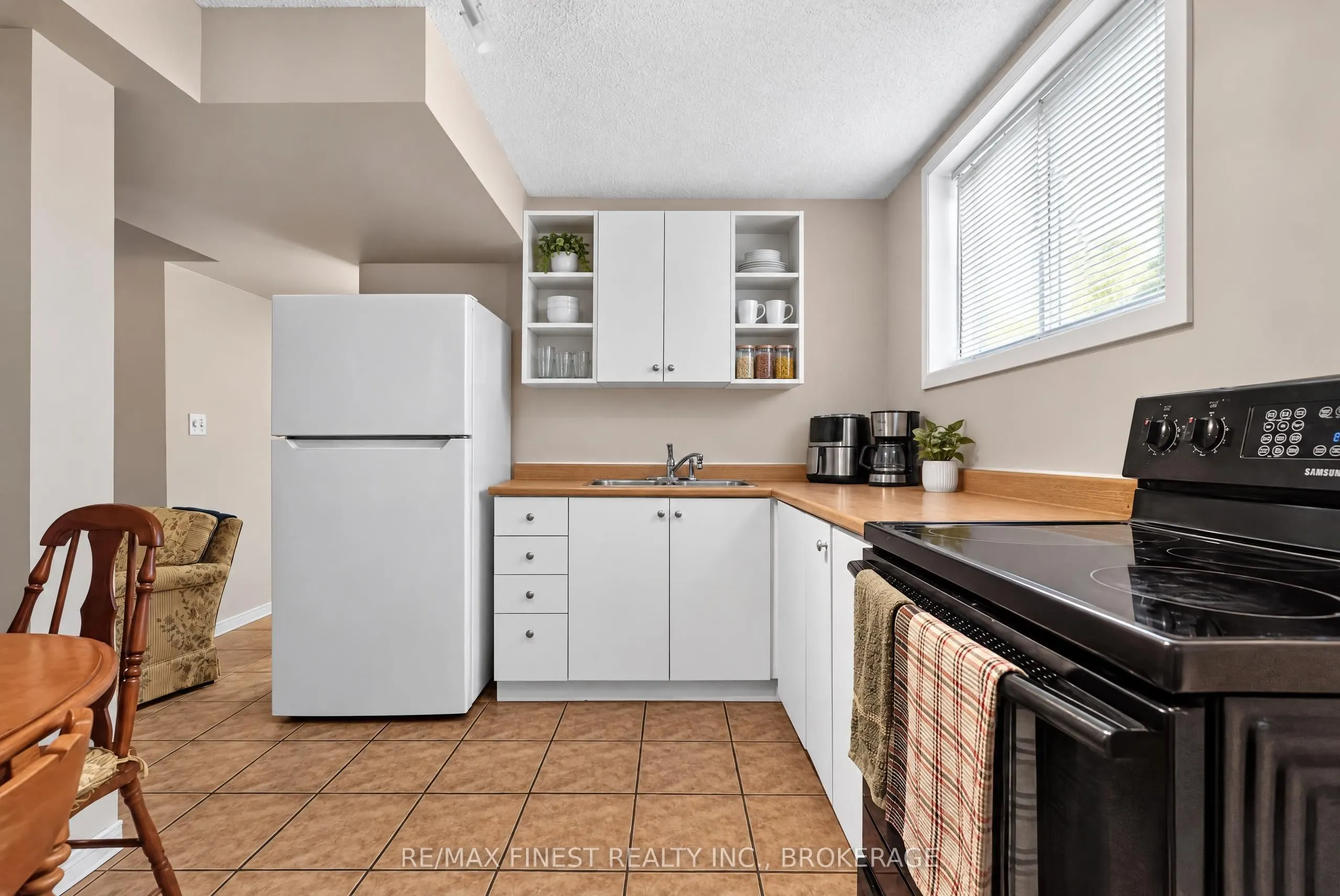 984 Waterbury Crescent