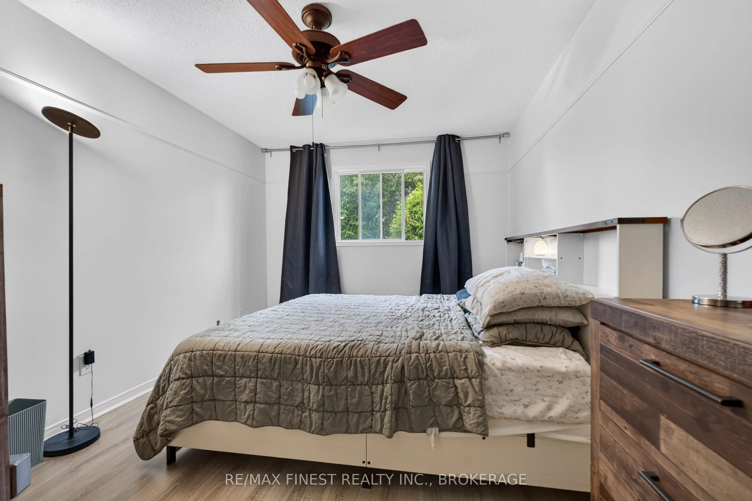 984 Waterbury Crescent
