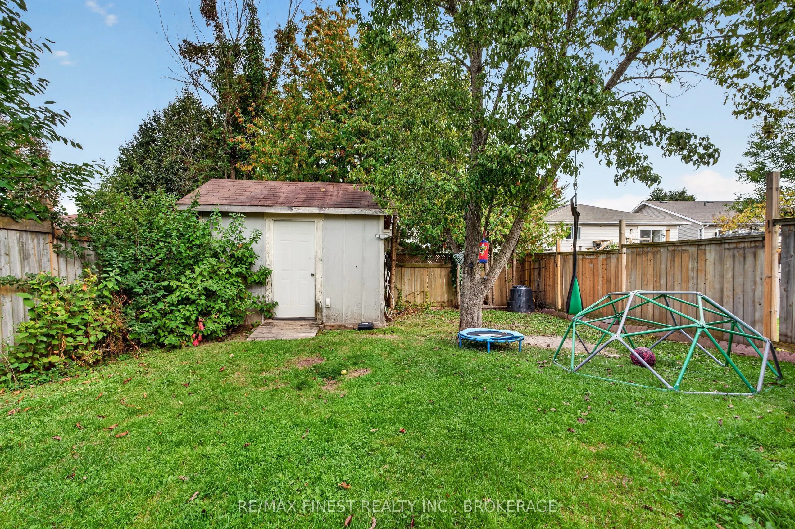 984 Waterbury Crescent