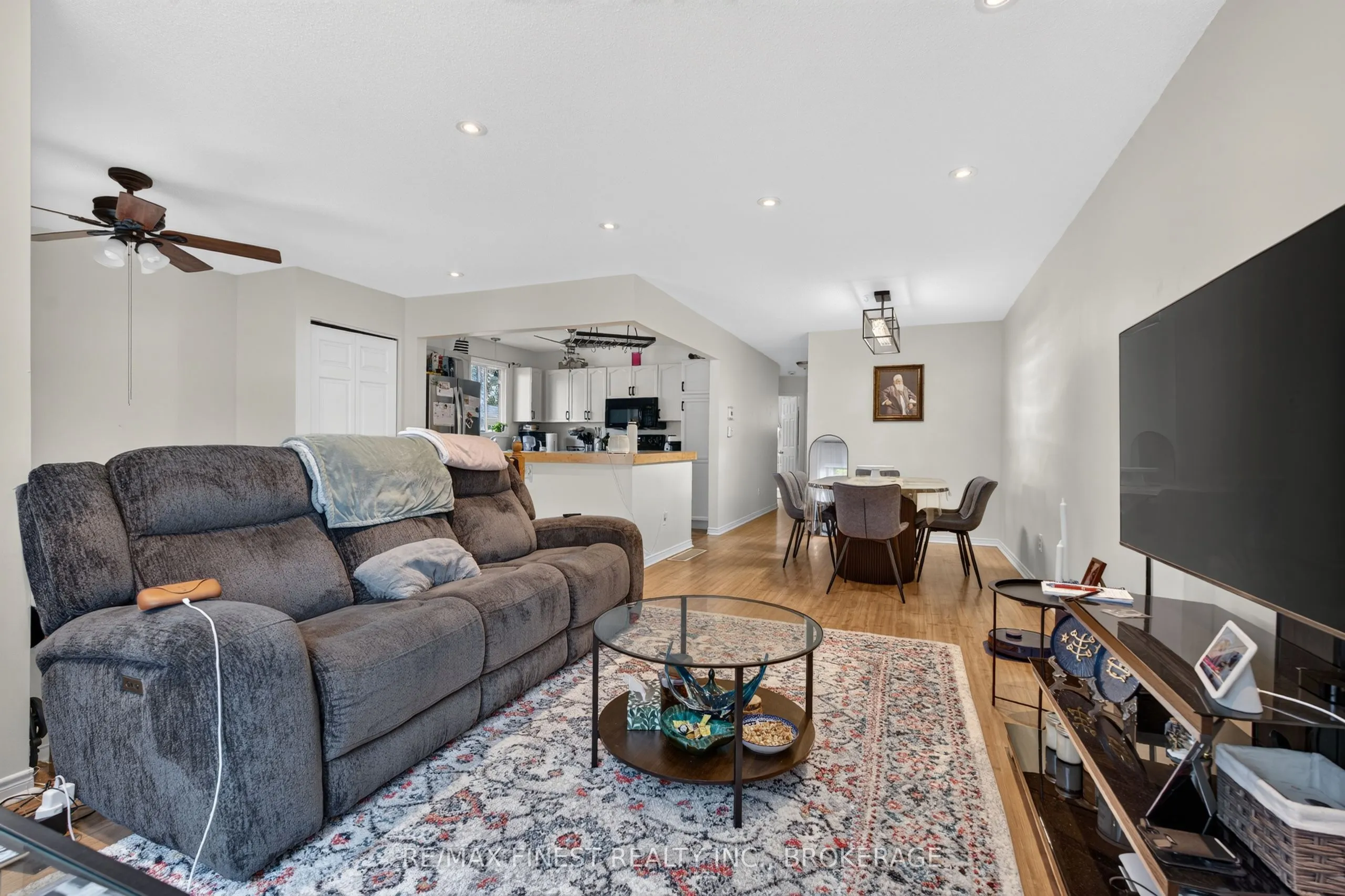 984 Waterbury Crescent