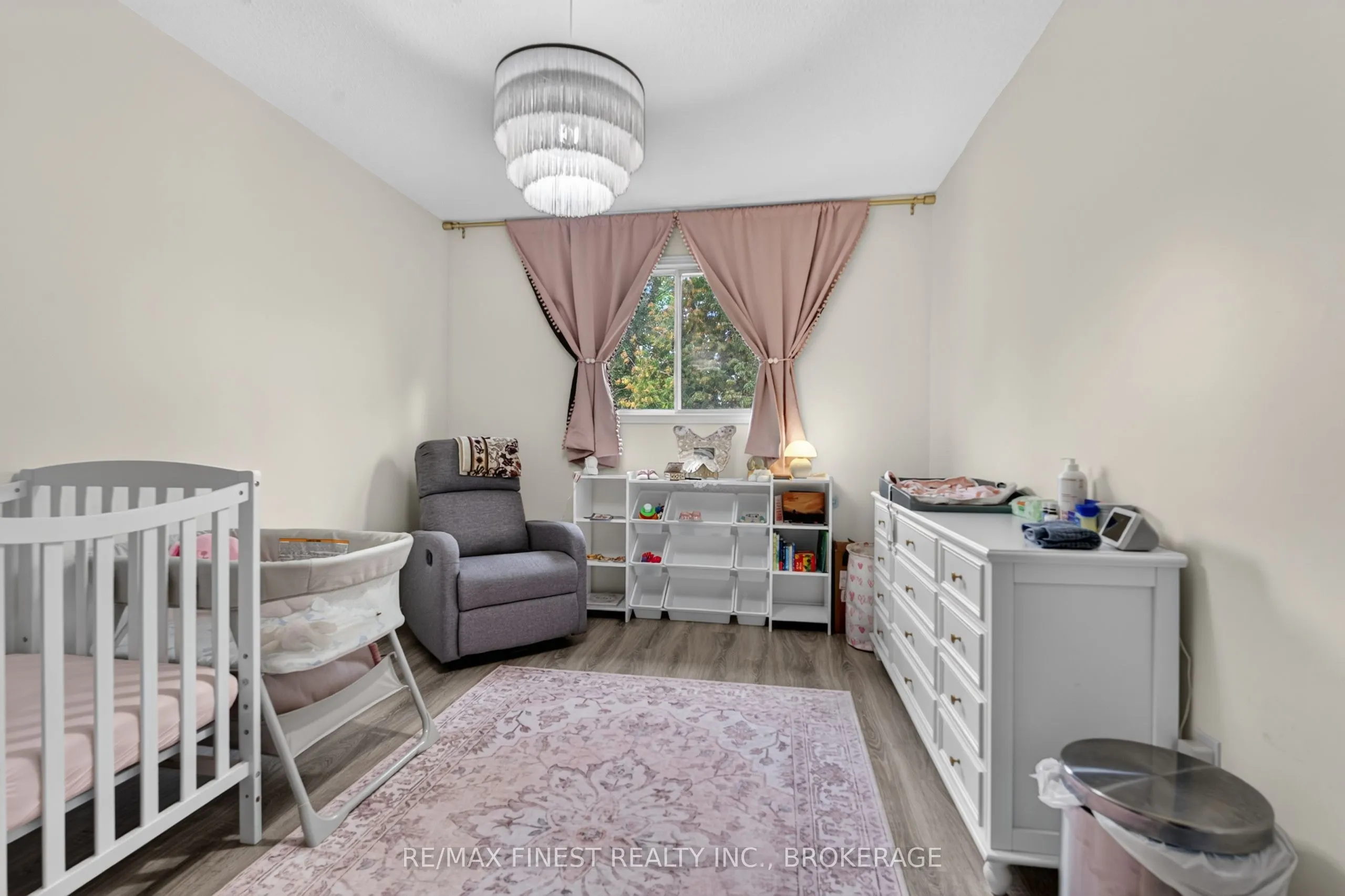 984 Waterbury Crescent